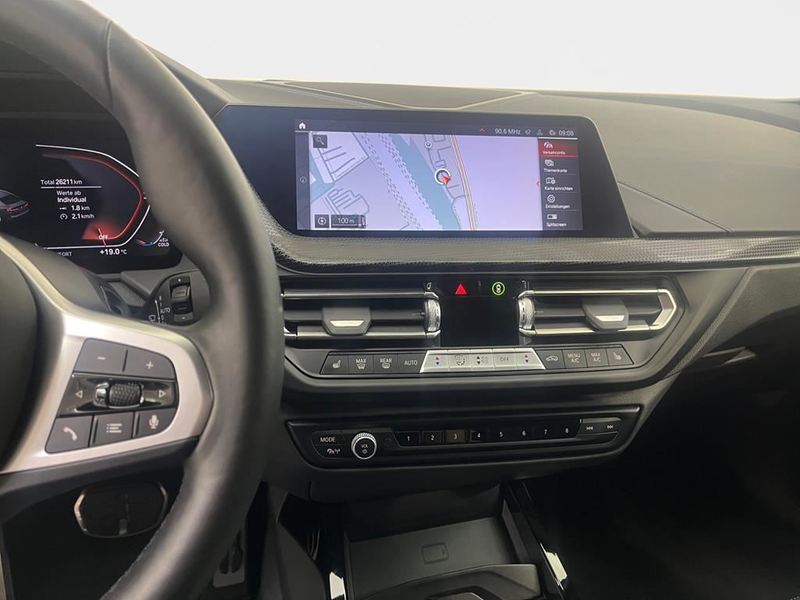 BMW 218 M Sport — photo 10