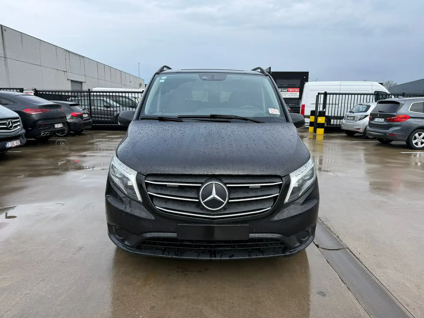 Mercedes-Benz Vito 119 (Stock ID 74095) Schwarz - 2
