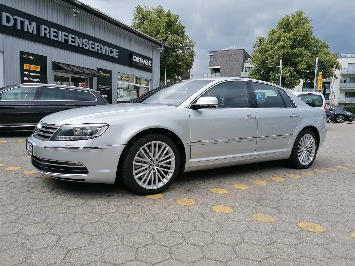 Volkswagen Phaeton Phaeton 4.2 V8 4MOTION Automatik (5 Sitzer) Argent - 1