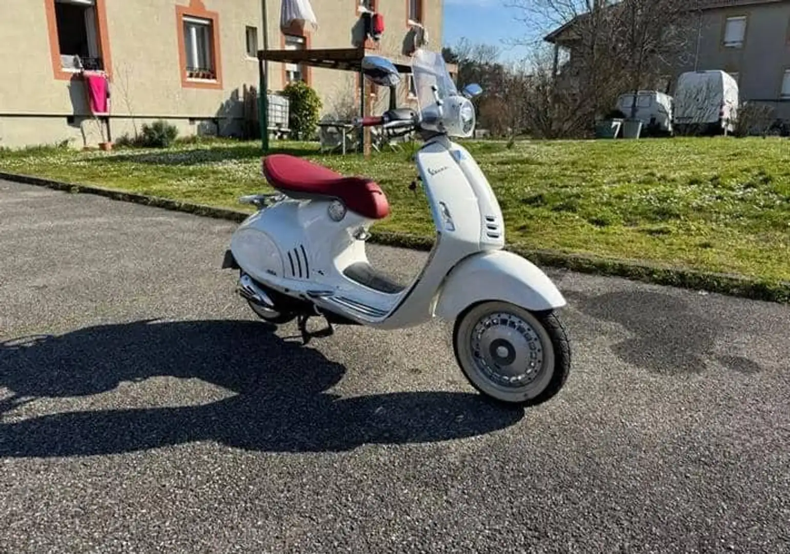 Vespa 946 Wit - 1