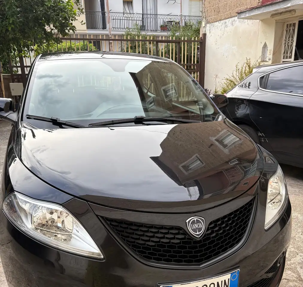 Lancia Ypsilon