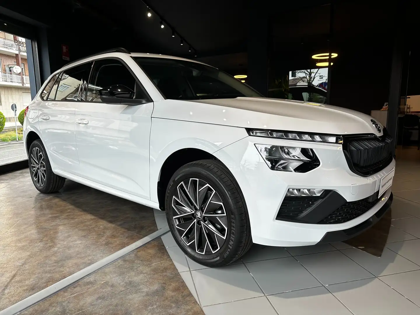 Skoda Kamiq 1.0 tsi Black Dots 95cv Bianco - 2