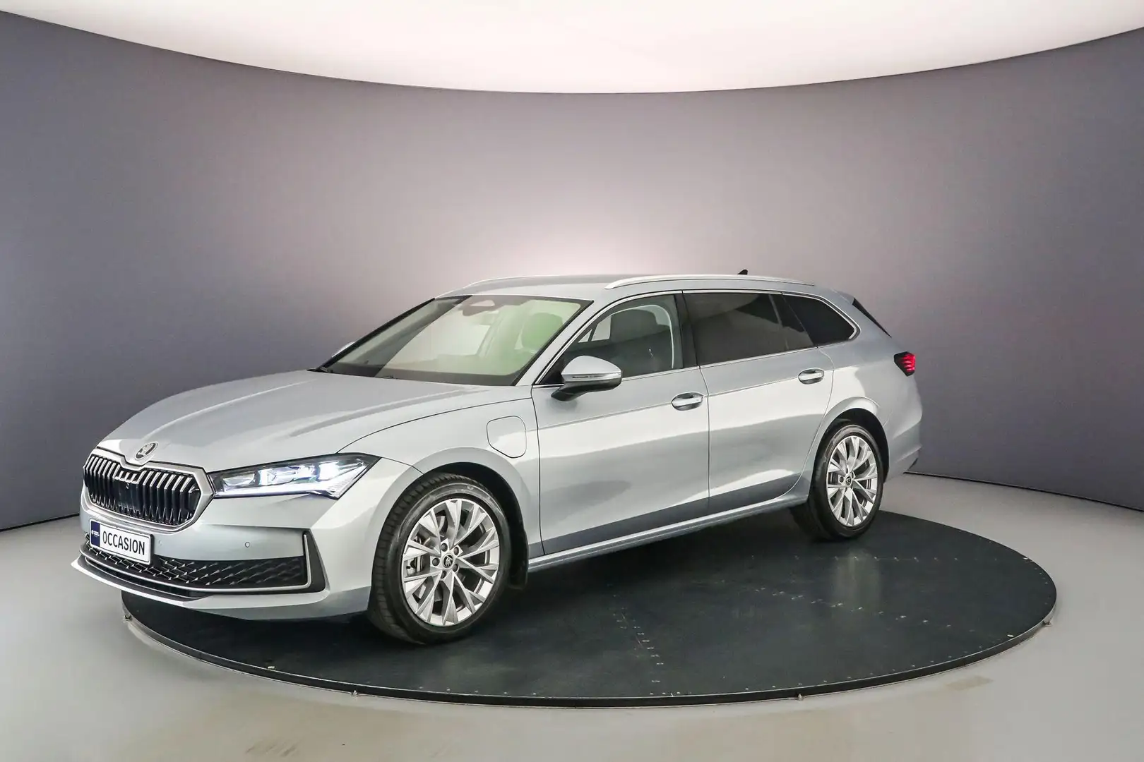 Skoda Superb Business Edition 1.5 TSI PHEV 204pk DSG Automaat T Grijs - 1