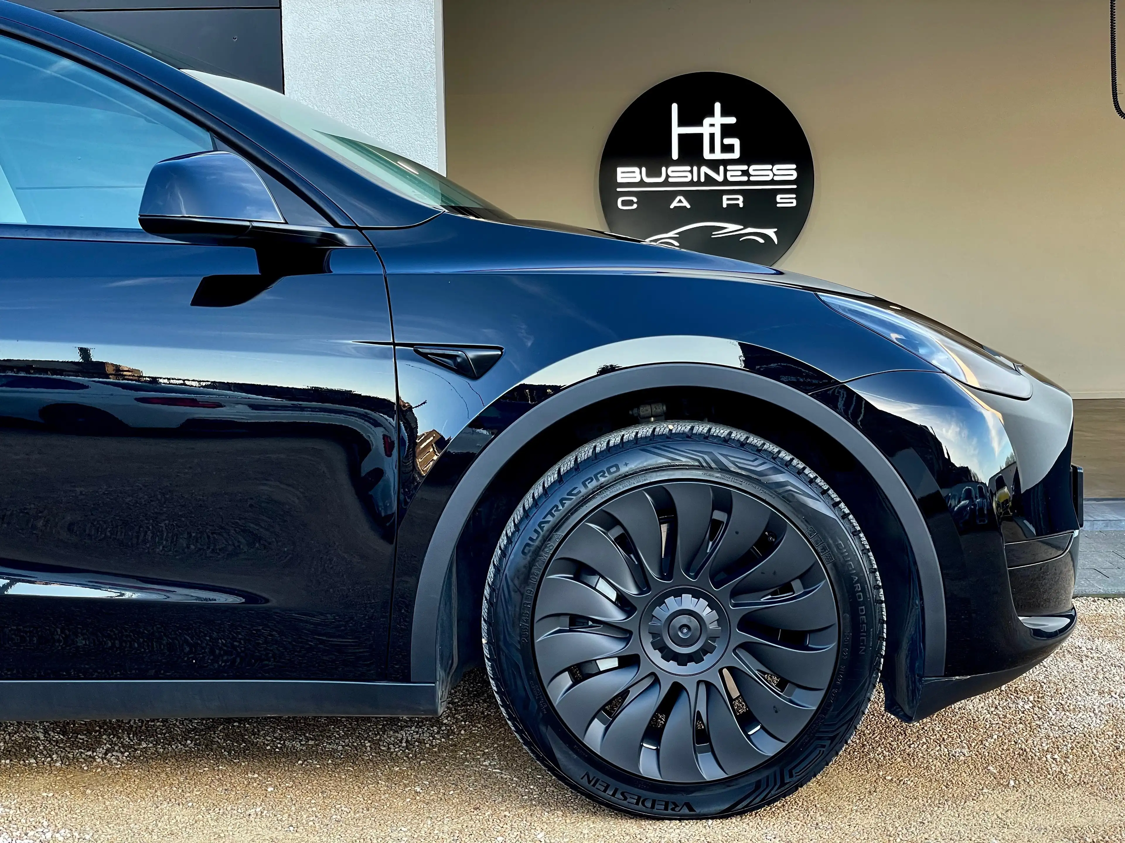 Tesla Model Y STANDARD RANGE/ LOOK PERFORMANCE/ BATTERIE LFP/ RWD/ AUTOPILOT — photo 11