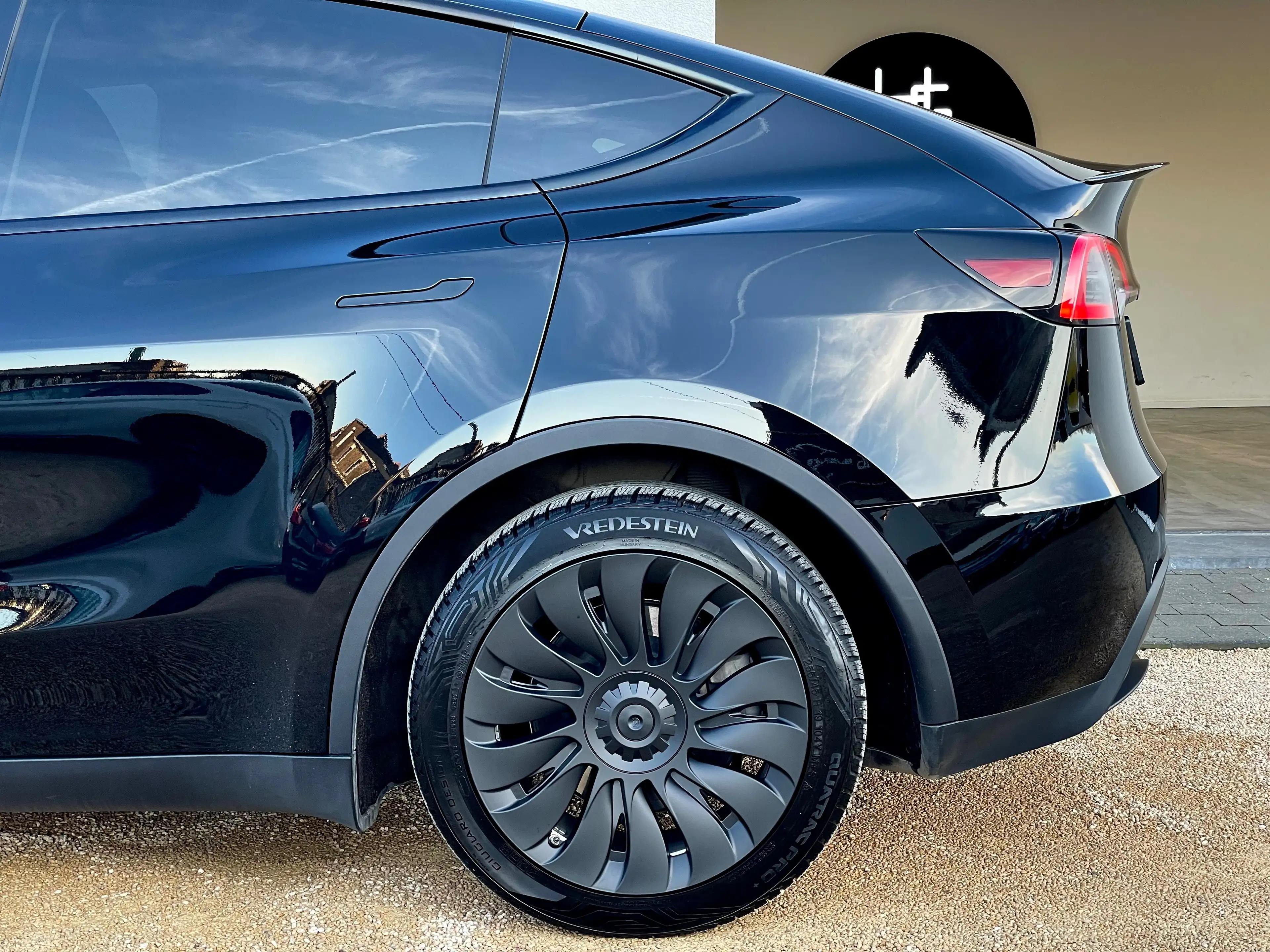 Tesla Model Y STANDARD RANGE/ LOOK PERFORMANCE/ BATTERIE LFP/ RWD/ AUTOPILOT — photo 12