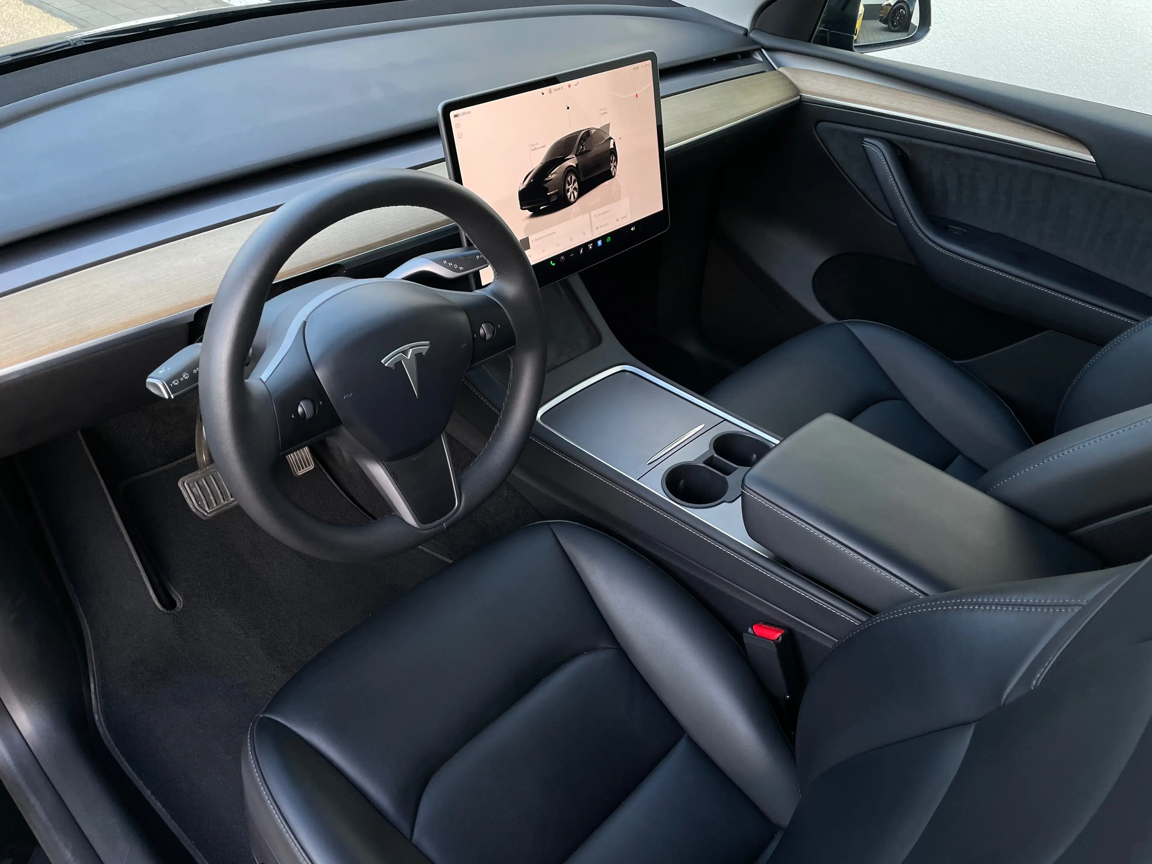Tesla Model Y STANDARD RANGE/ LOOK PERFORMANCE/ BATTERIE LFP/ RWD/ AUTOPILOT — photo 14