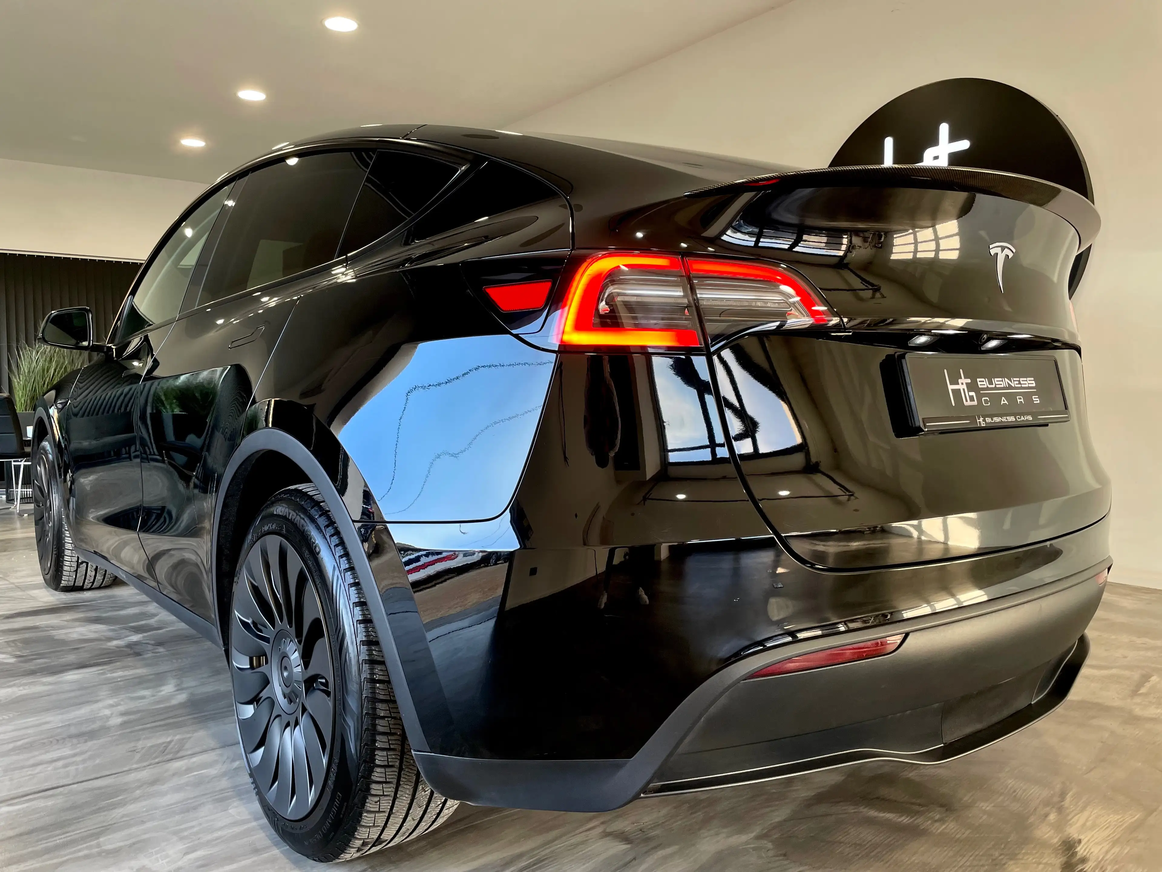 Tesla Model Y STANDARD RANGE/ LOOK PERFORMANCE/ BATTERIE LFP/ RWD/ AUTOPILOT — photo 6