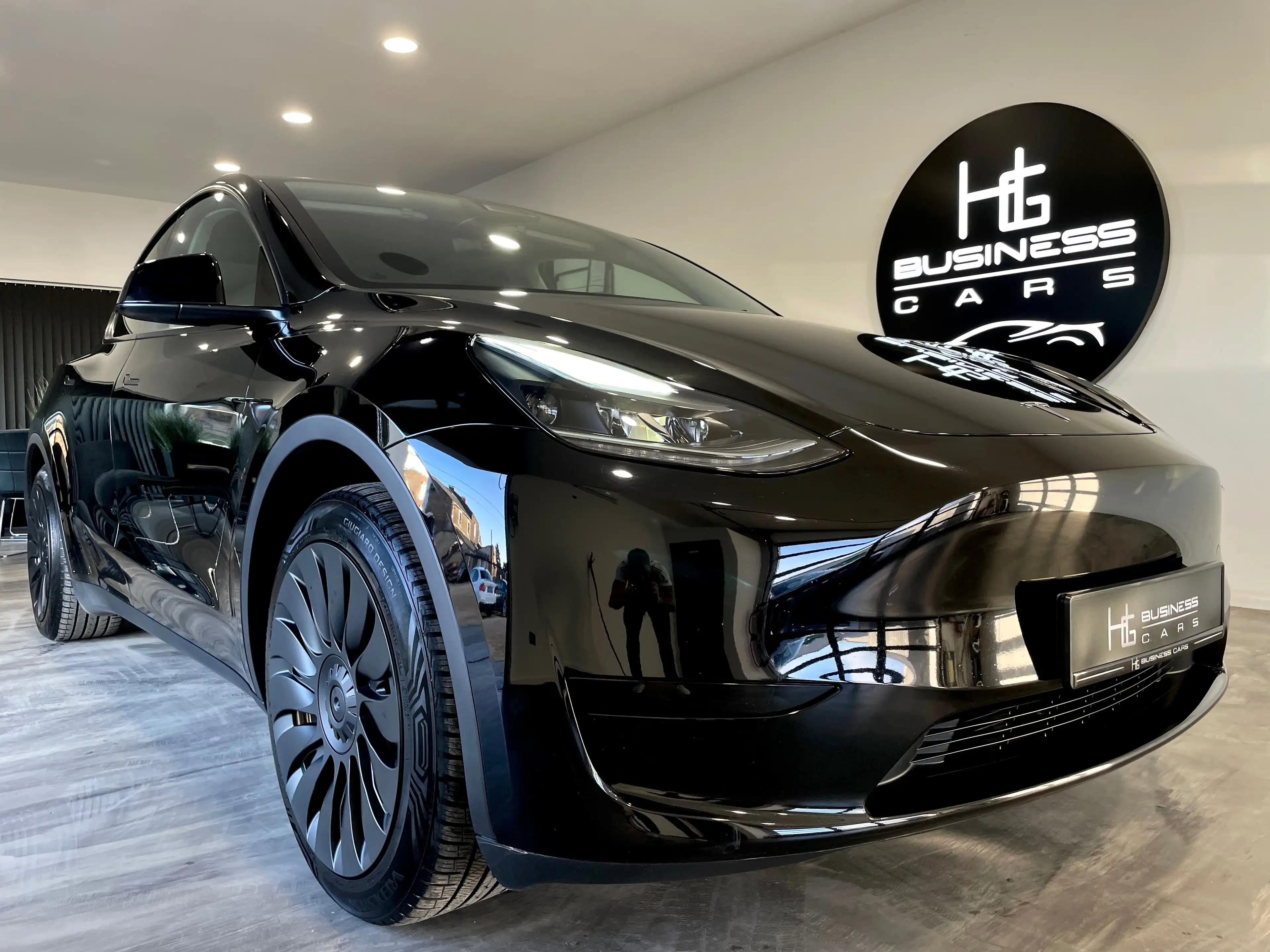 Tesla Model Y STANDARD RANGE/ LOOK PERFORMANCE/ BATTERIE LFP/ RWD/ AUTOPILOT — photo 5