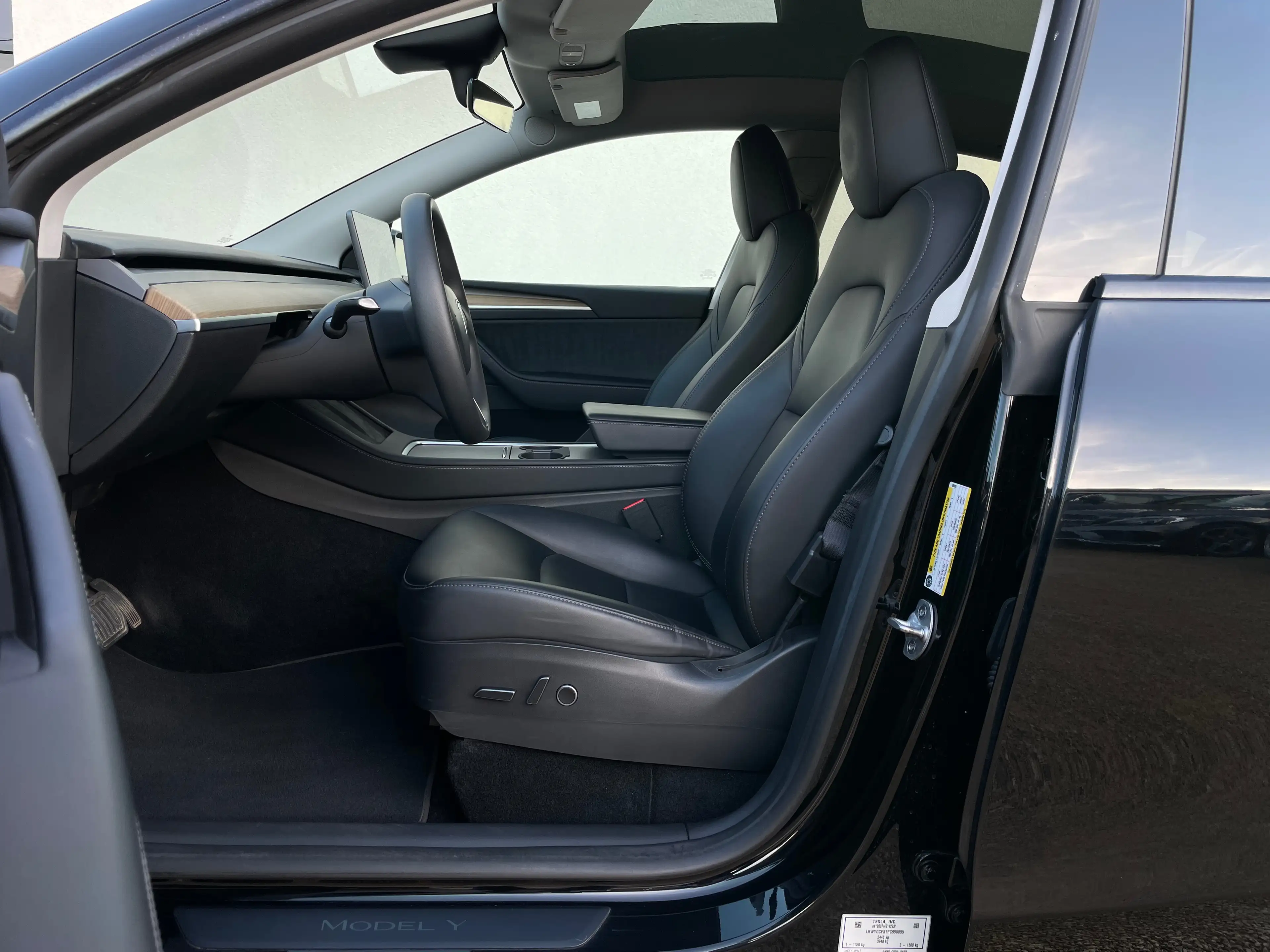 Tesla Model Y STANDARD RANGE/ LOOK PERFORMANCE/ BATTERIE LFP/ RWD/ AUTOPILOT — photo 13