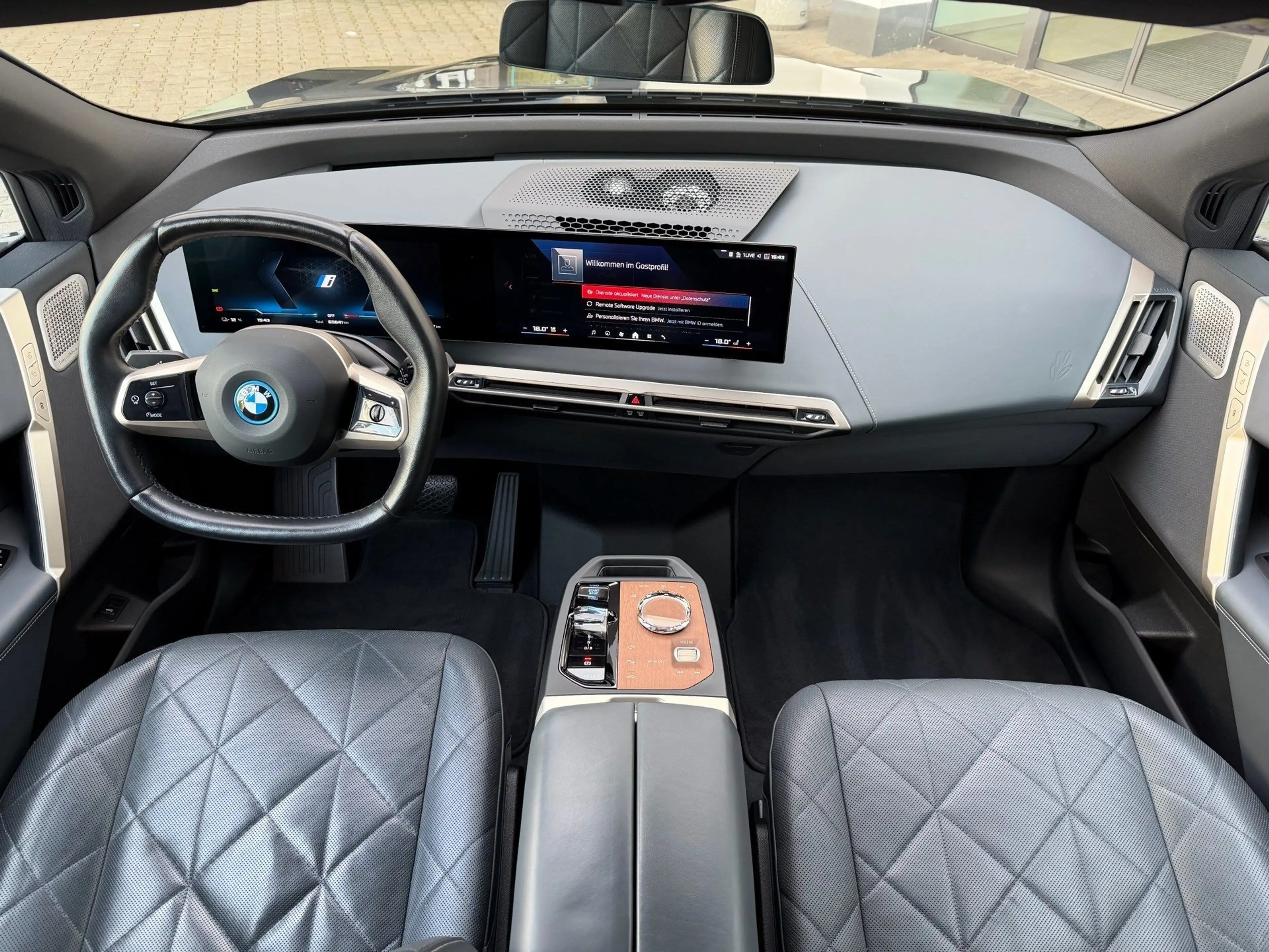 BMW iX M60 Laser DA/PA Prof AHK Pano B&W Softcl. — photo 3