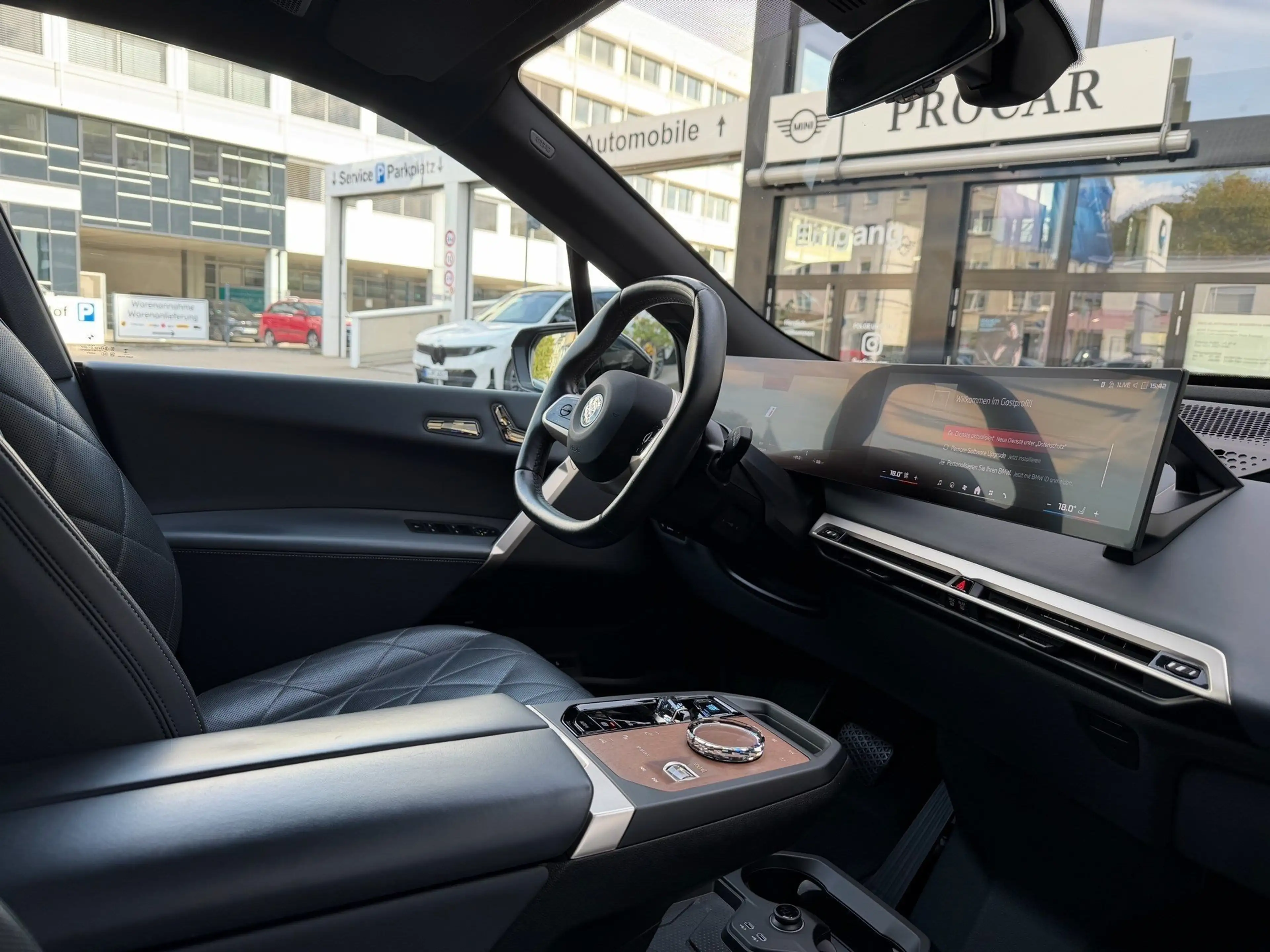 BMW iX M60 Laser DA/PA Prof AHK Pano B&W Softcl. — photo 5