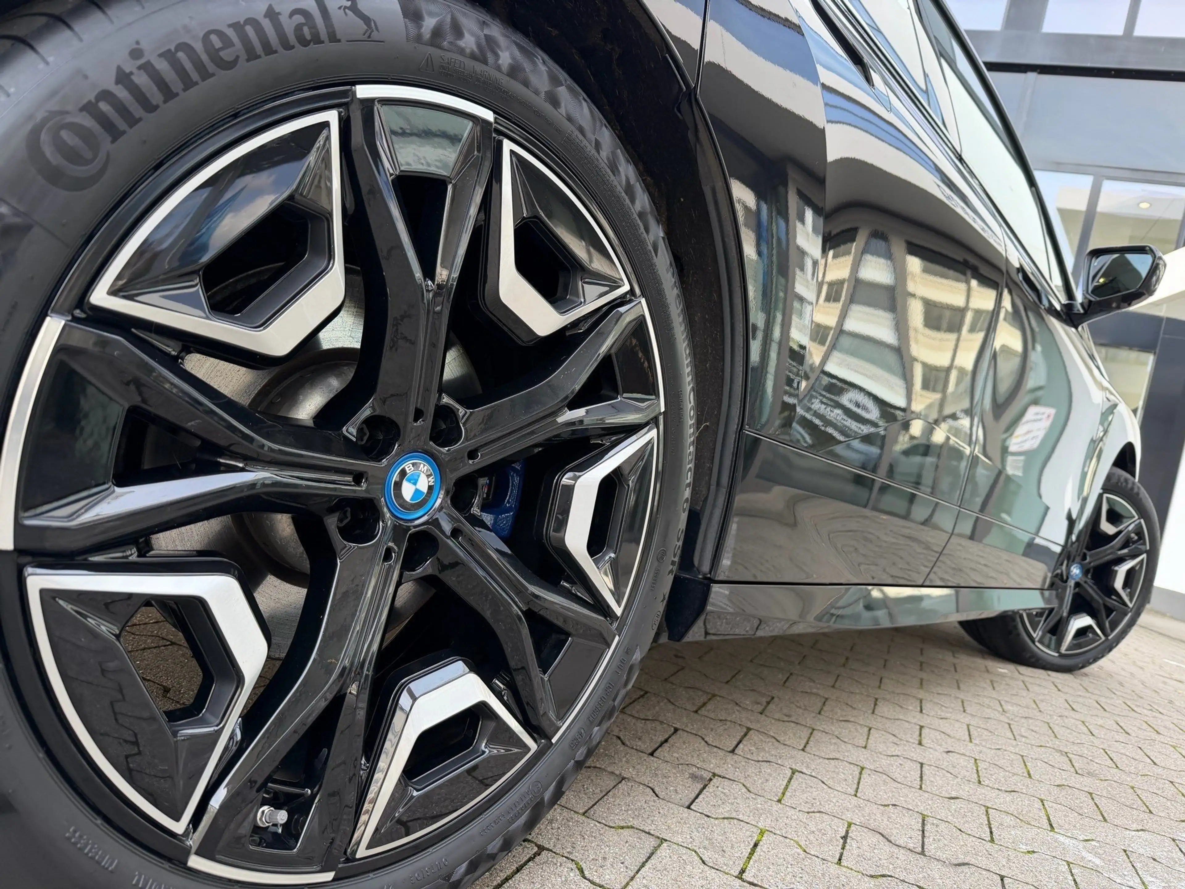 BMW iX M60 Laser DA/PA Prof AHK Pano B&W Softcl. — photo 4