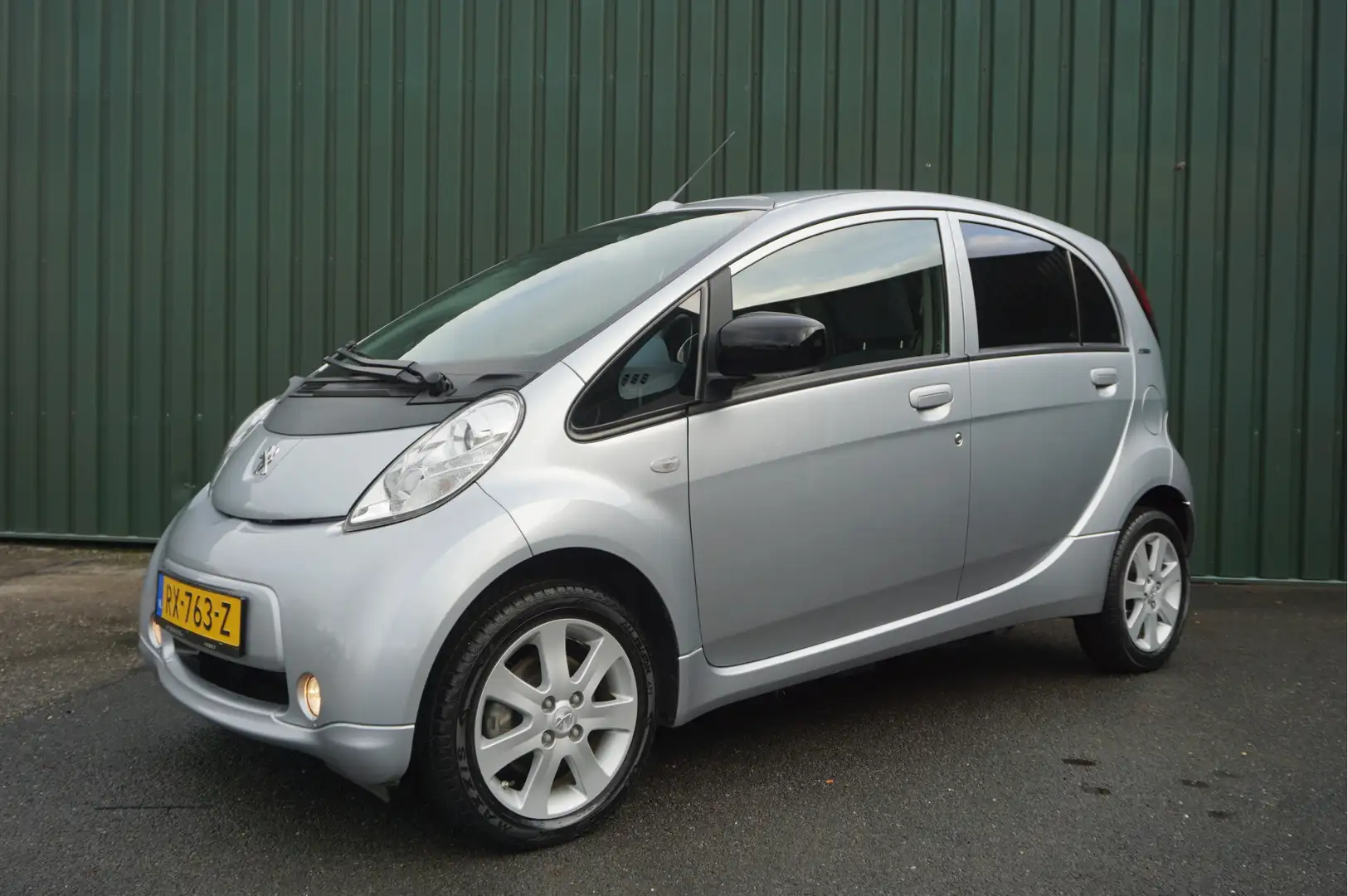 Peugeot iOn Active 100% Elektrisch + Airco/ 5-drs/ Compact/ Mo Gris - 2