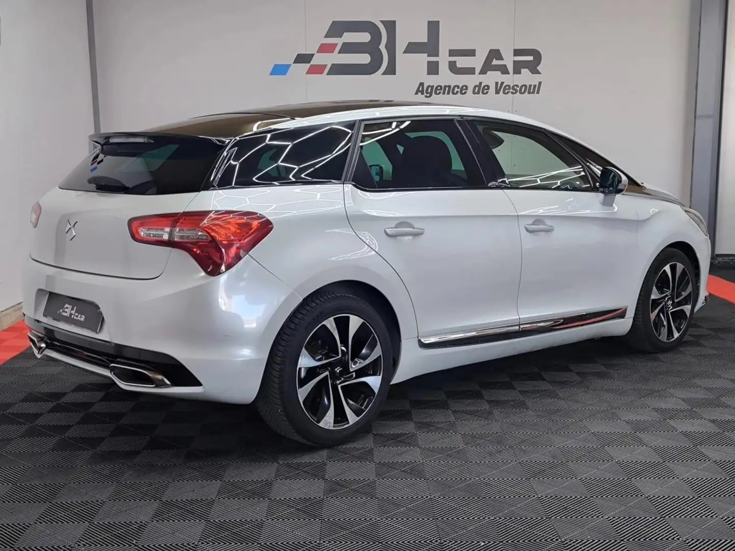 Citroen DS5 2.0 HDI BVA6 Sport So Chic - 163cv / Caméra de recul / Sièges chauffants et massants - 2