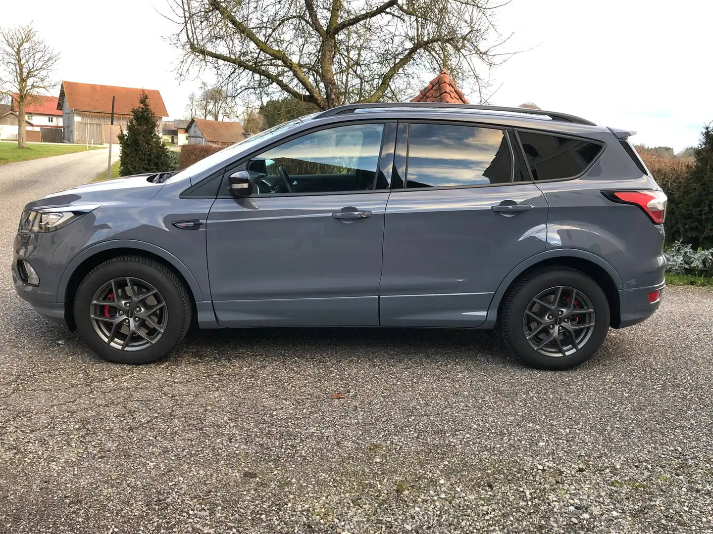 Ford Kuga Kuga 2,0 TDCi ST-Line Powershift Aut. AWD ST-Line Grau - 2