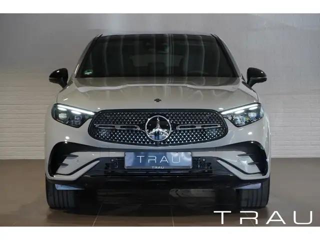 Mercedes-Benz GLC 200 view 2