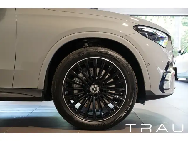 Mercedes-Benz GLC 200 view 7