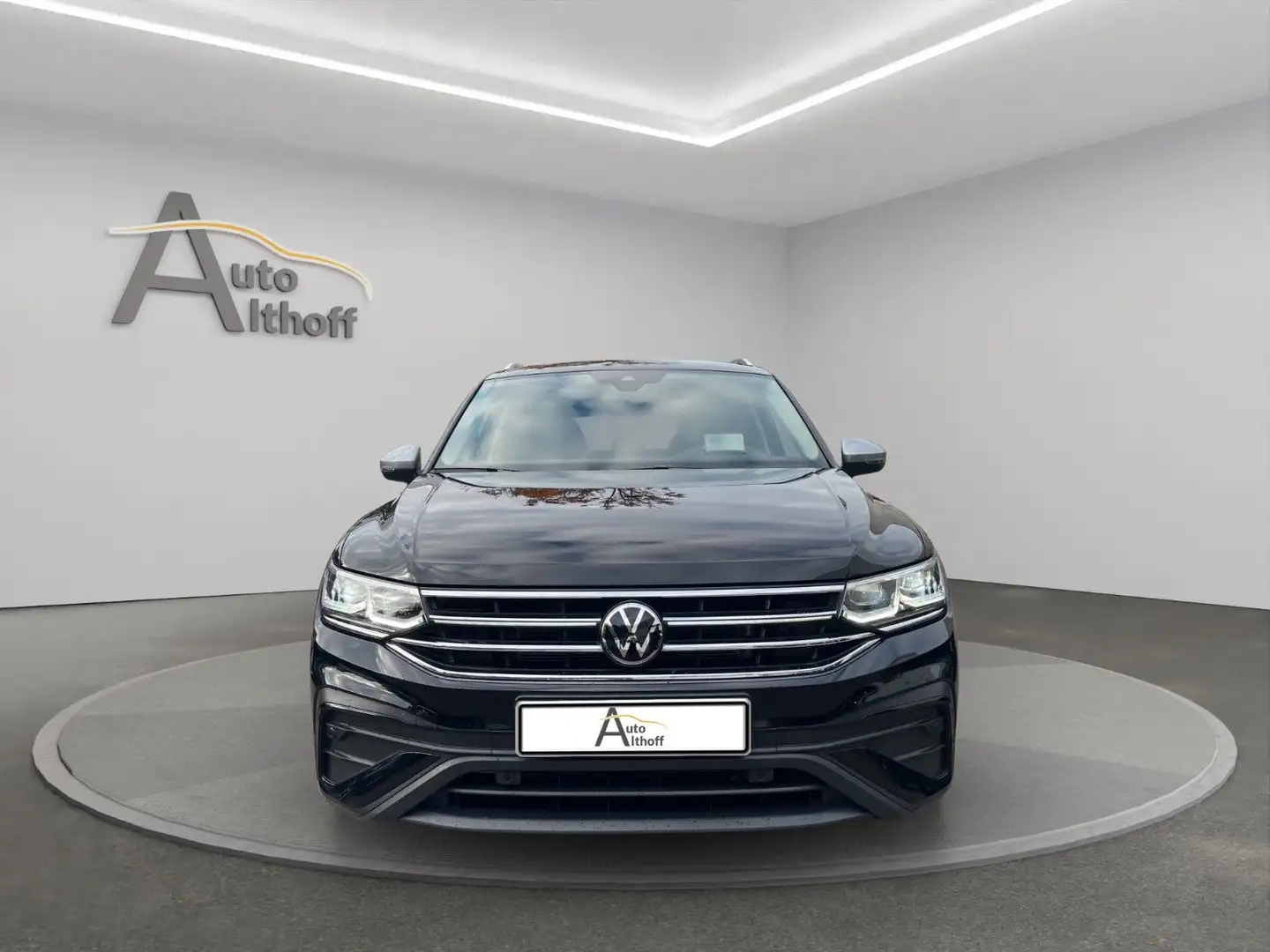 Volkswagen Tiguan Allspace 1.5 TSI Move 1.HAND AHK KAM NAV Schwarz - 2