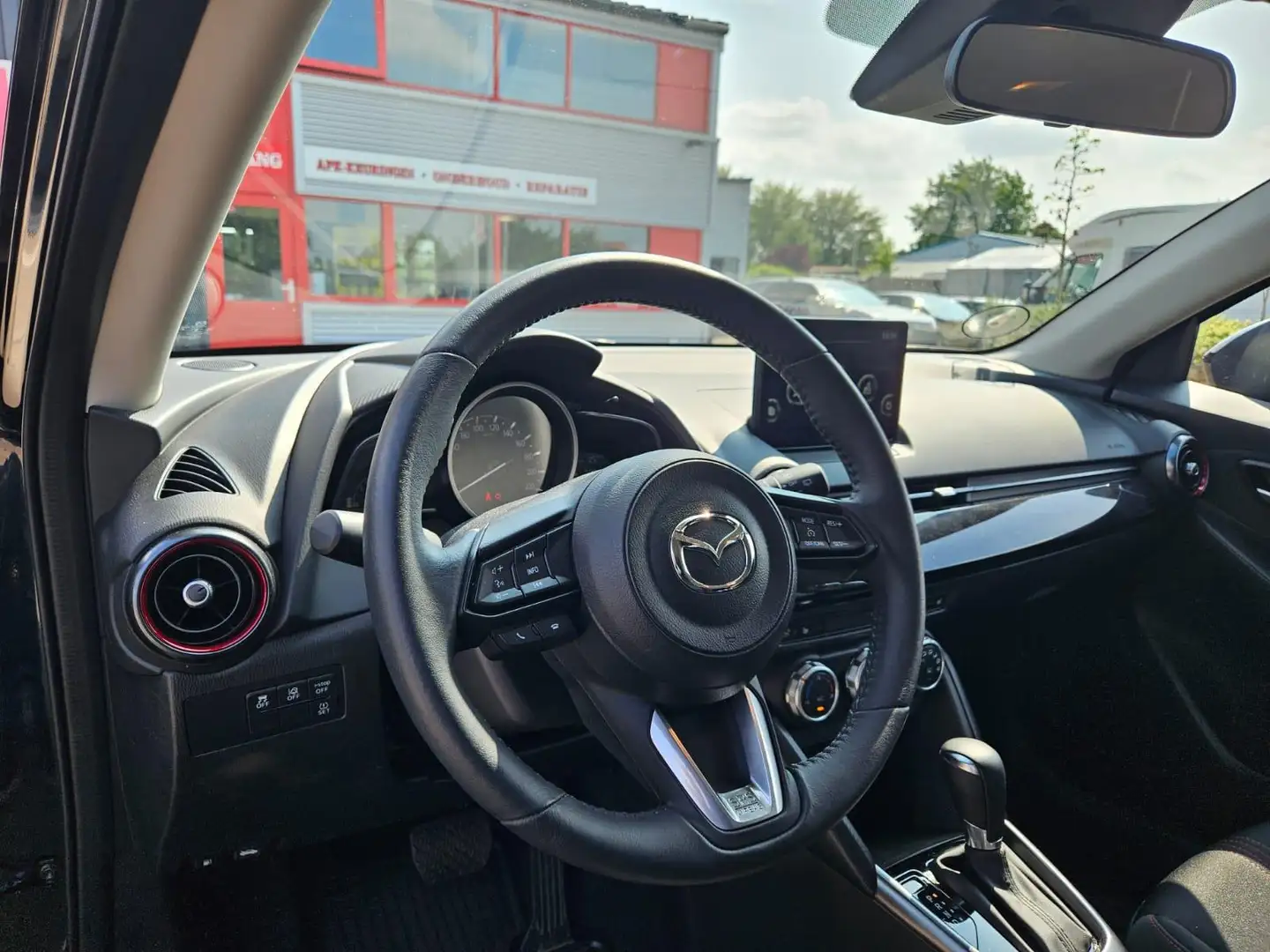 Mazda 2 1.5 SkyActiv-G 90 Homura Noir - 2