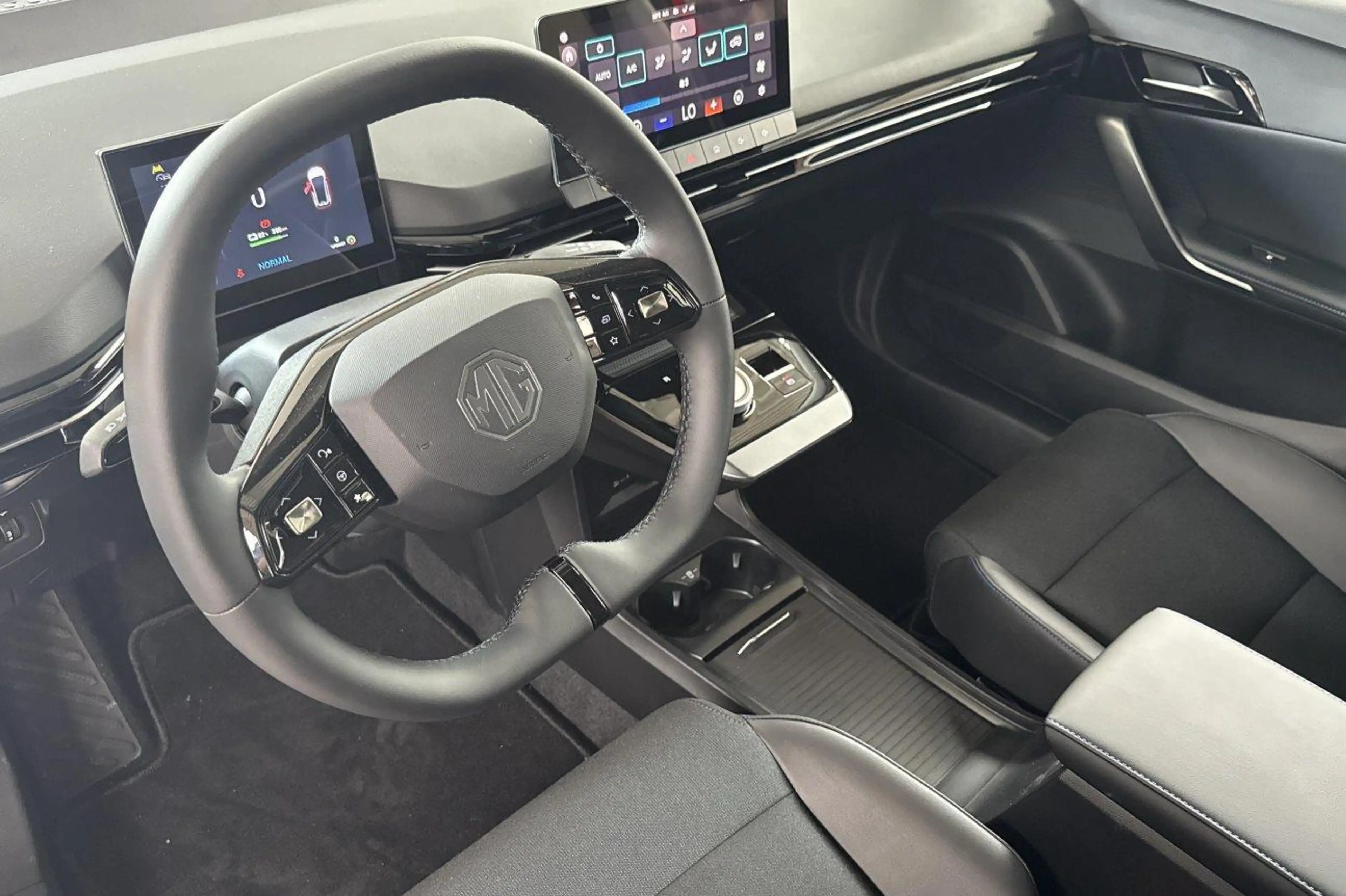 MG MG4 LUXURY TROPHY EXTENDED RANGE 77kW 520 KM — photo 9