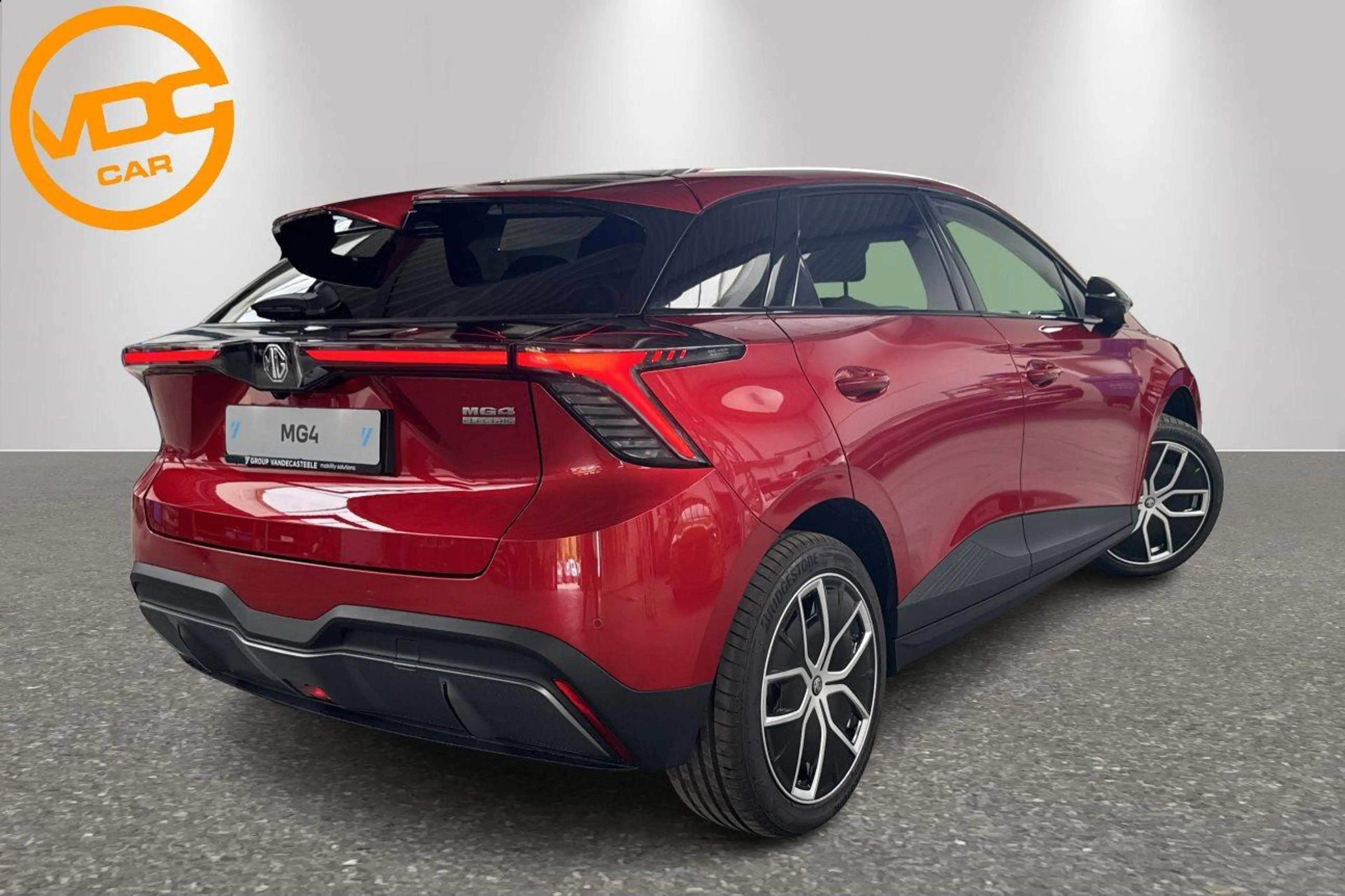 MG MG4 LUXURY TROPHY EXTENDED RANGE 77kW 520 KM — photo 3