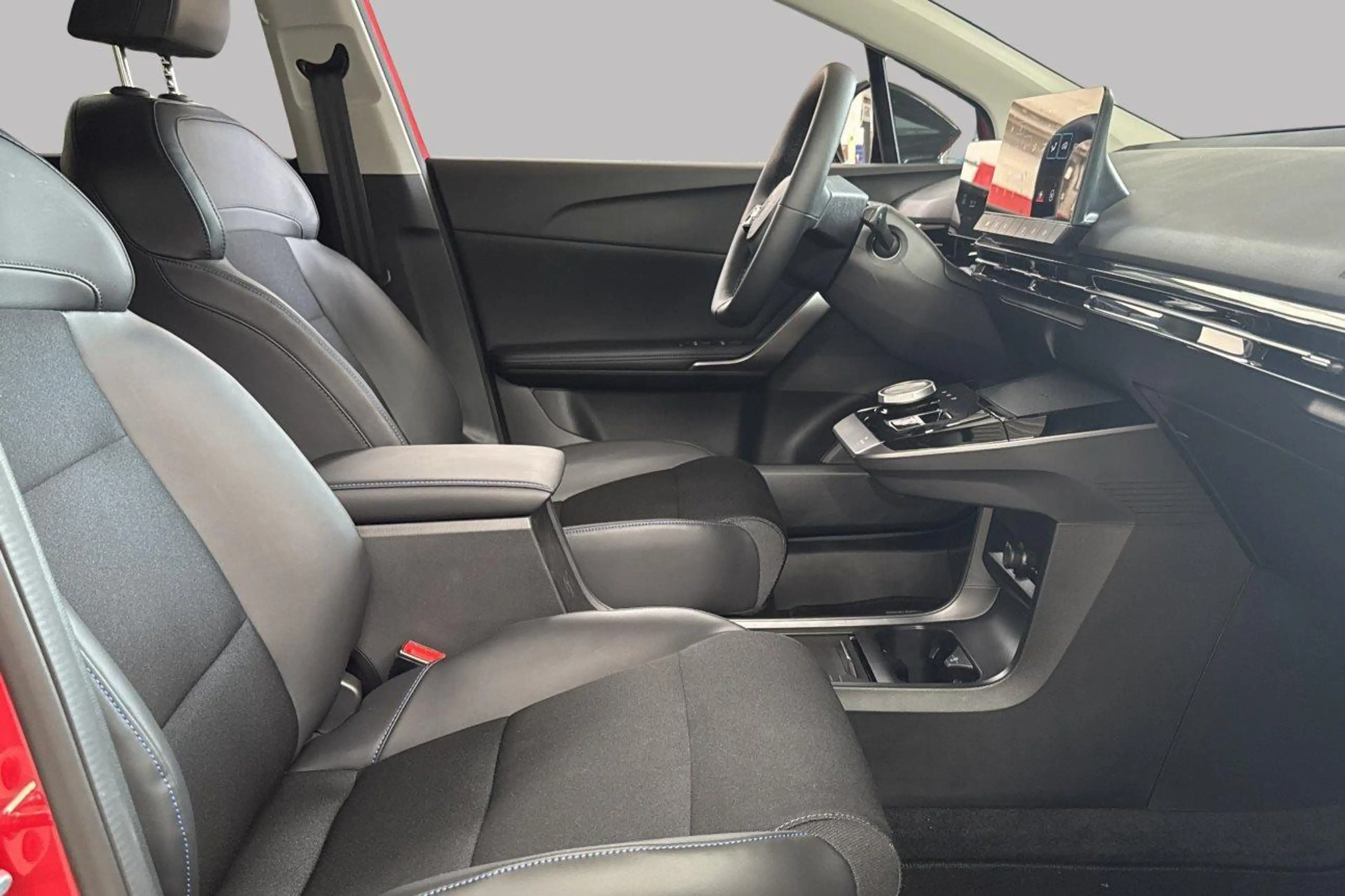 MG MG4 LUXURY TROPHY EXTENDED RANGE 77kW 520 KM — photo 8