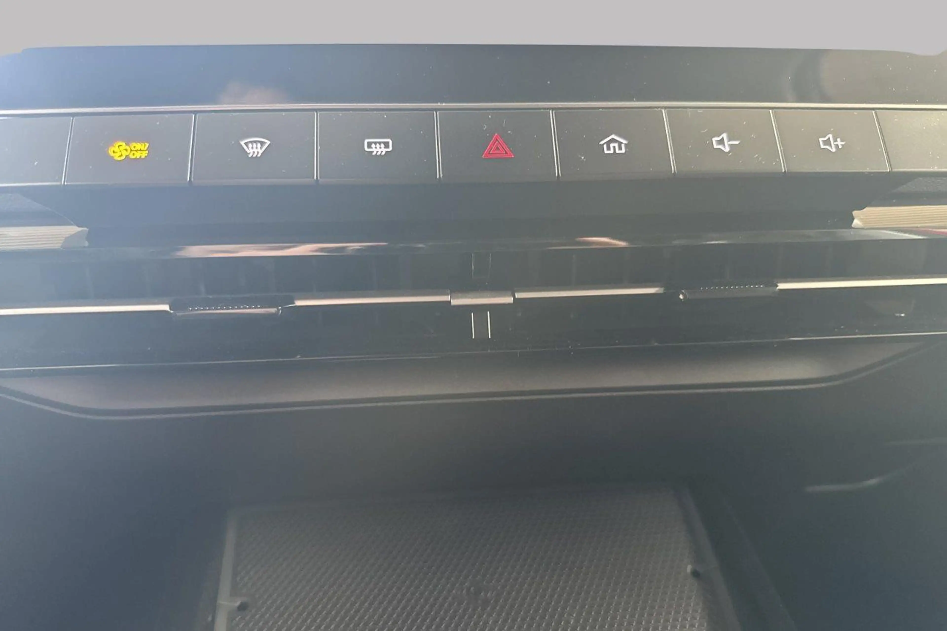 MG MG4 LUXURY TROPHY EXTENDED RANGE 77kW 520 KM — photo 15