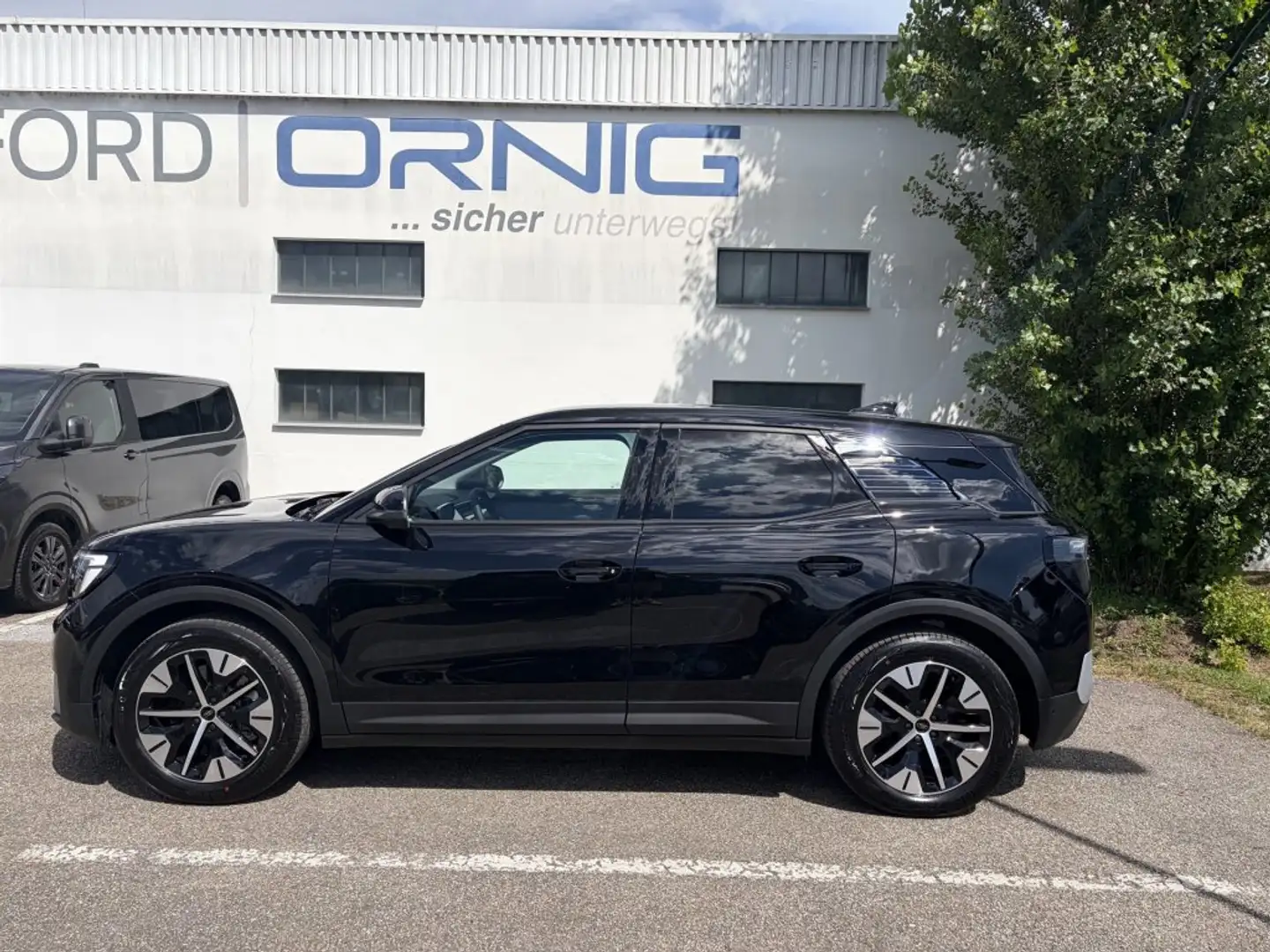 Ford Explorer Select Extended Range RWD Schwarz - 2
