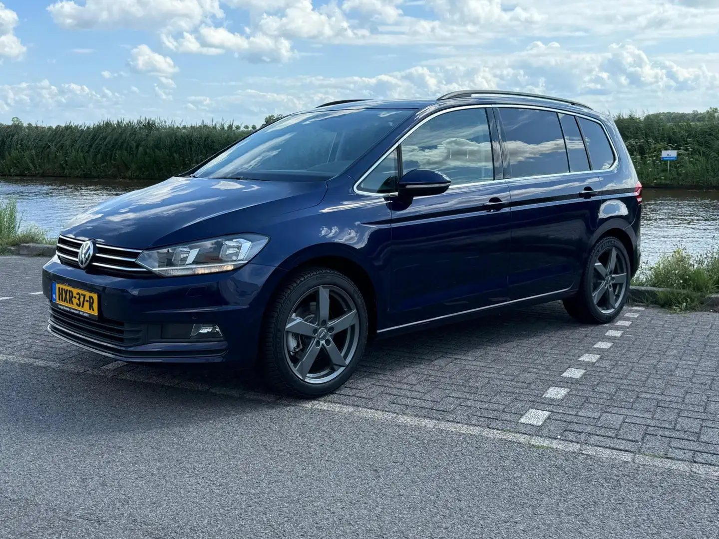 Volkswagen Touran 1.5 TSI Comfortline Business 7p trekhaak Kék - 2