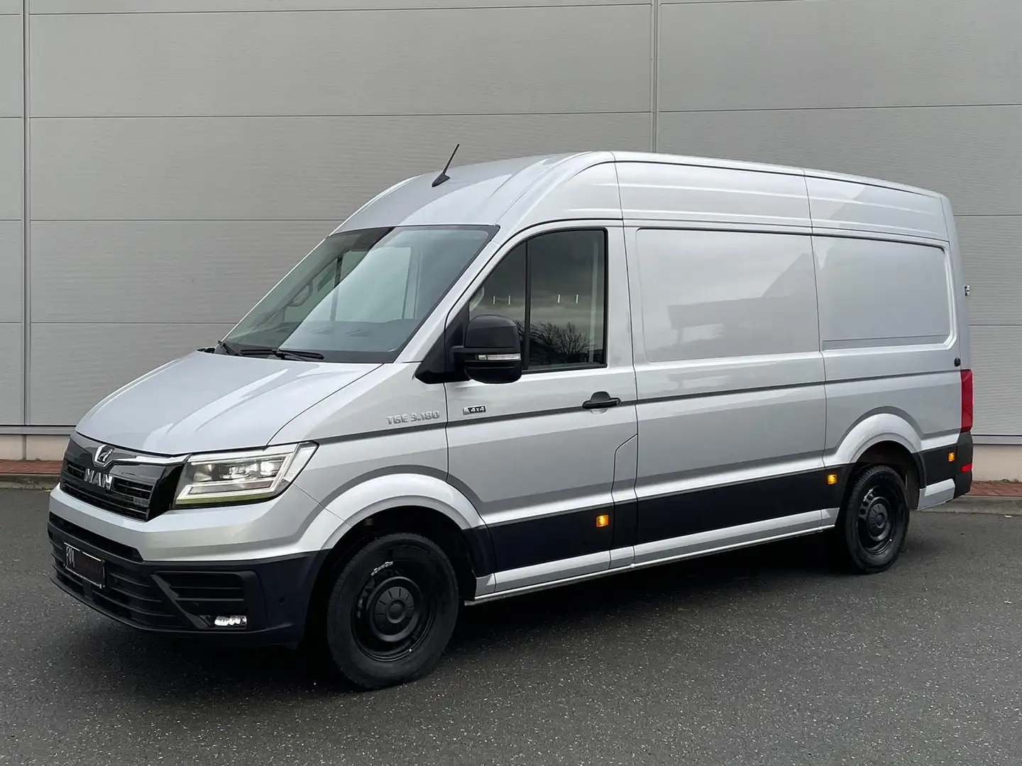 MAN TGE 3.180 L3H3 Kasten 4x4 AUTOM DIFF NAV AHK ACC Plateado - 1