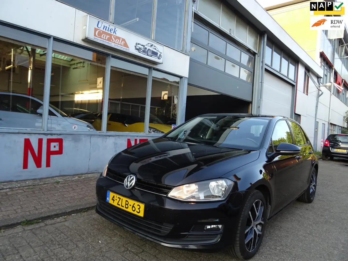 Volkswagen Golf 1.2 TSI Trend Edition Schwarz - 1
