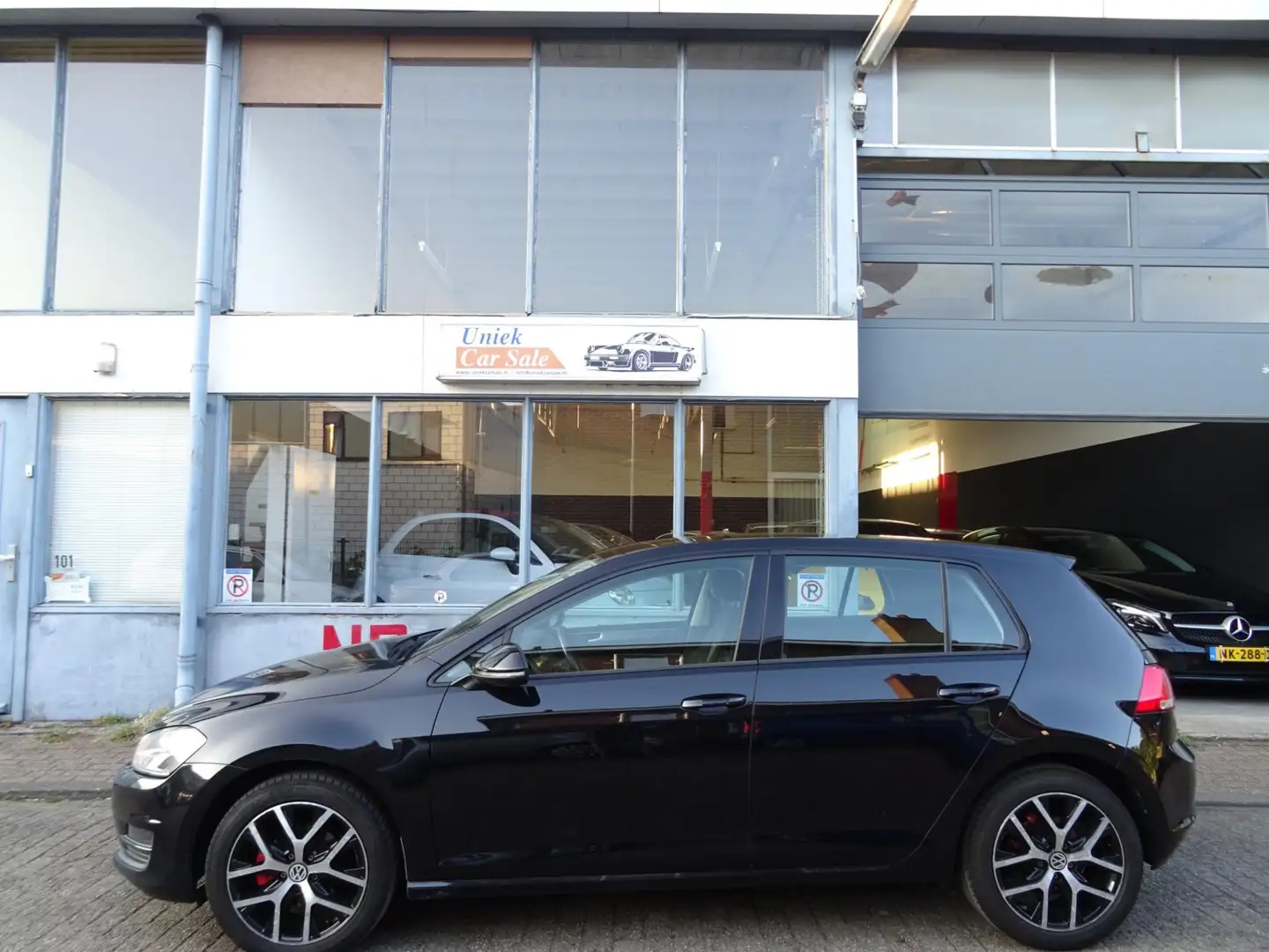 Volkswagen Golf 1.2 TSI Trend Edition Schwarz - 2