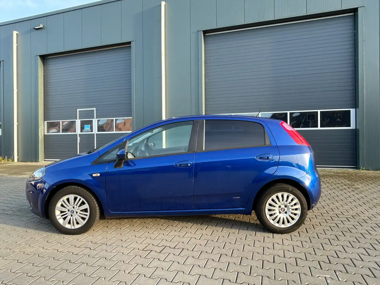 Fiat Grande Punto 1.4-16V Dynamic Airco Blauw - 2
