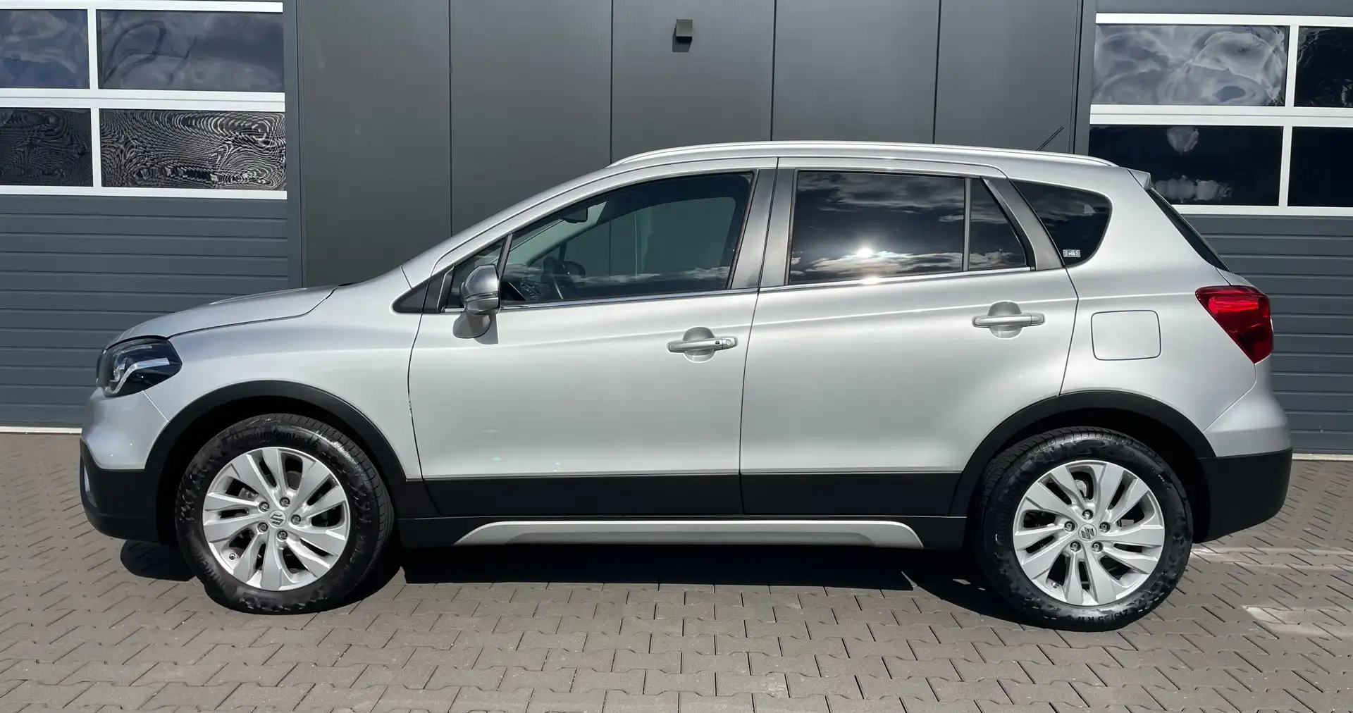 Suzuki SX4 S-Cross Club Navi Klima Sitzheizung Kamera Keyless PDC LED Silber - 2