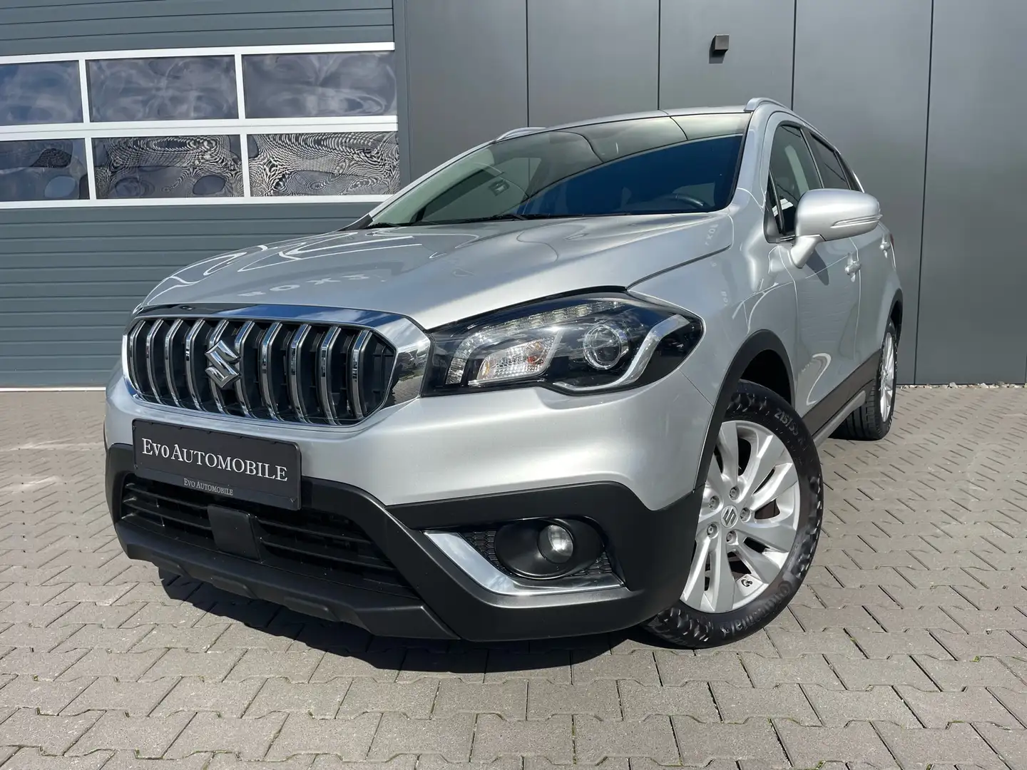 Suzuki SX4 S-Cross Club Navi Klima Sitzheizung Kamera Keyless PDC LED Silber - 1