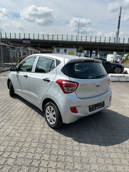 Hyundai i10 Classic Klimaautomatik Euro 6 Tüv 03.28 — photo 4