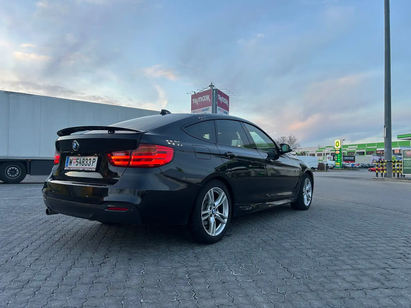 BMW 320 320d+xDrive+Gran+Turismo+Aut. Schwarz - 1
