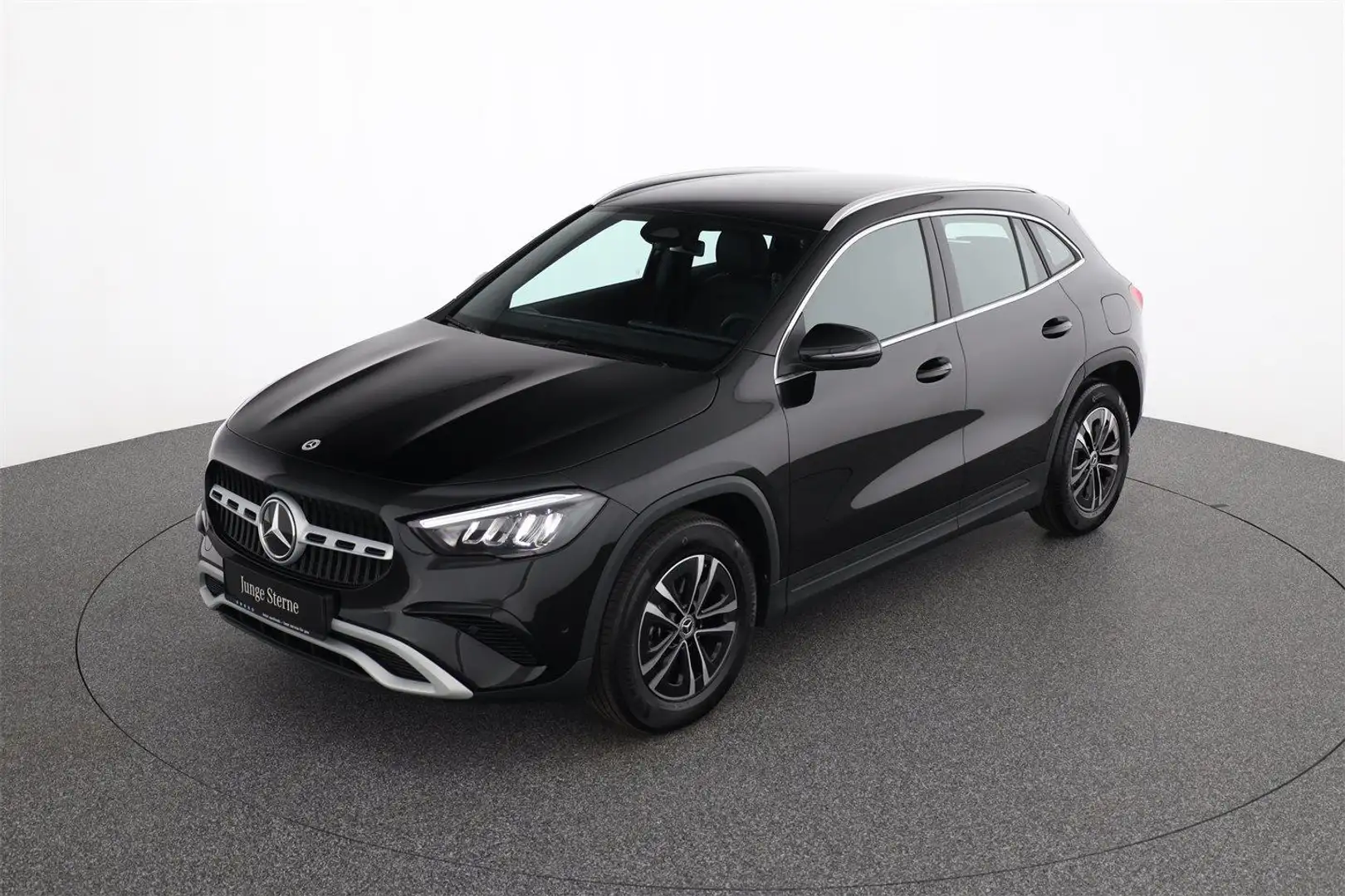Mercedes-Benz GLA 180 AHK Fernlichtass. Noir - 2