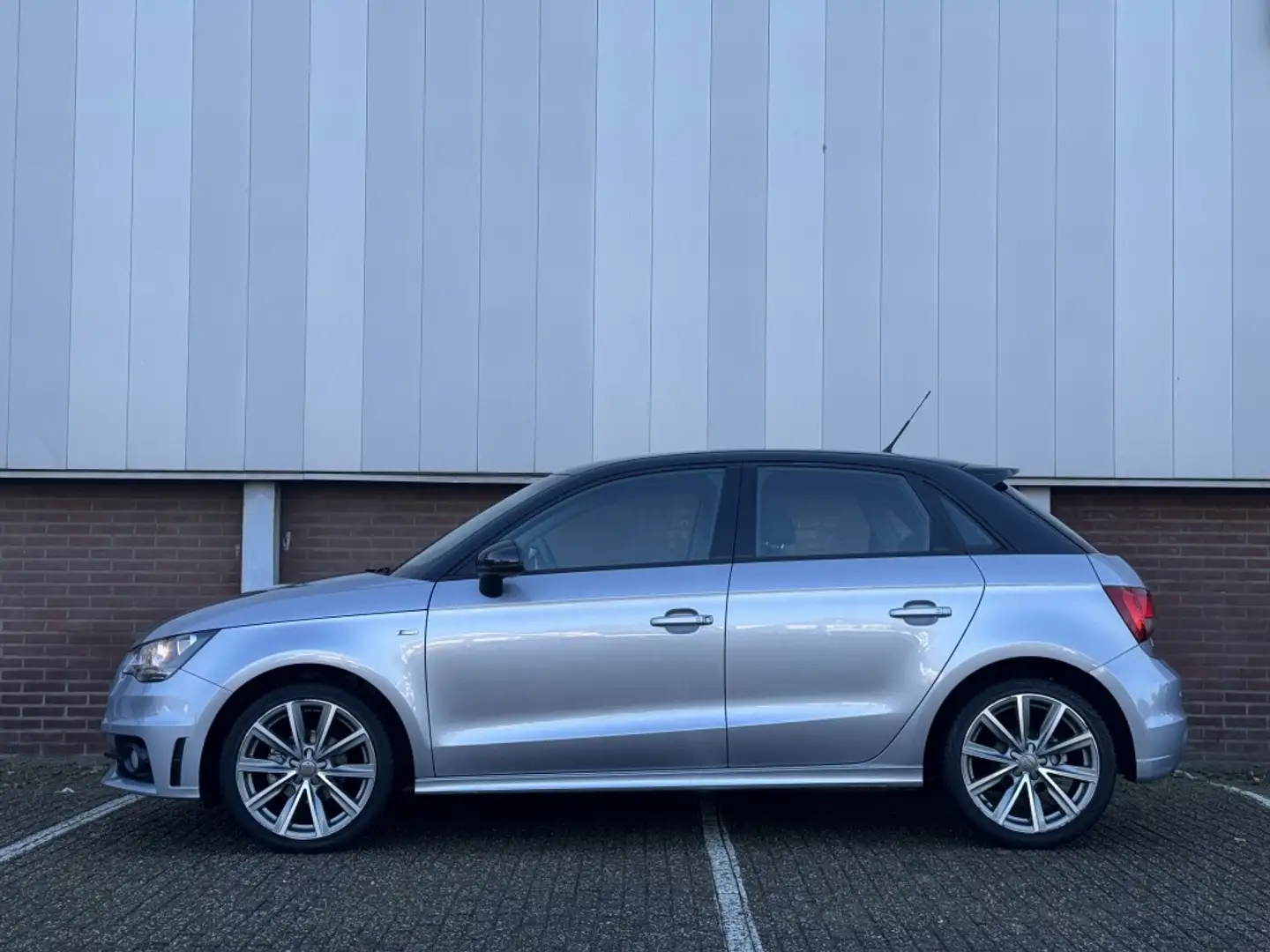 Audi A1 Sportback 1.2 TFSI Admired Grijs - 2
