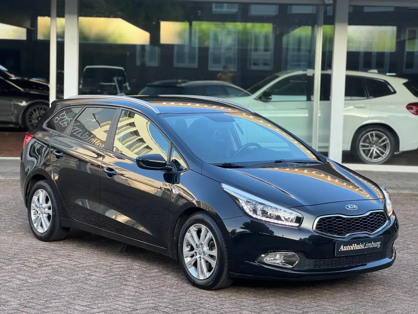 Kia Ceed SW / cee'd SW Sportswagon 1.6 GDI|ComfortLine Navigatie|Camera|V Zwart - 1