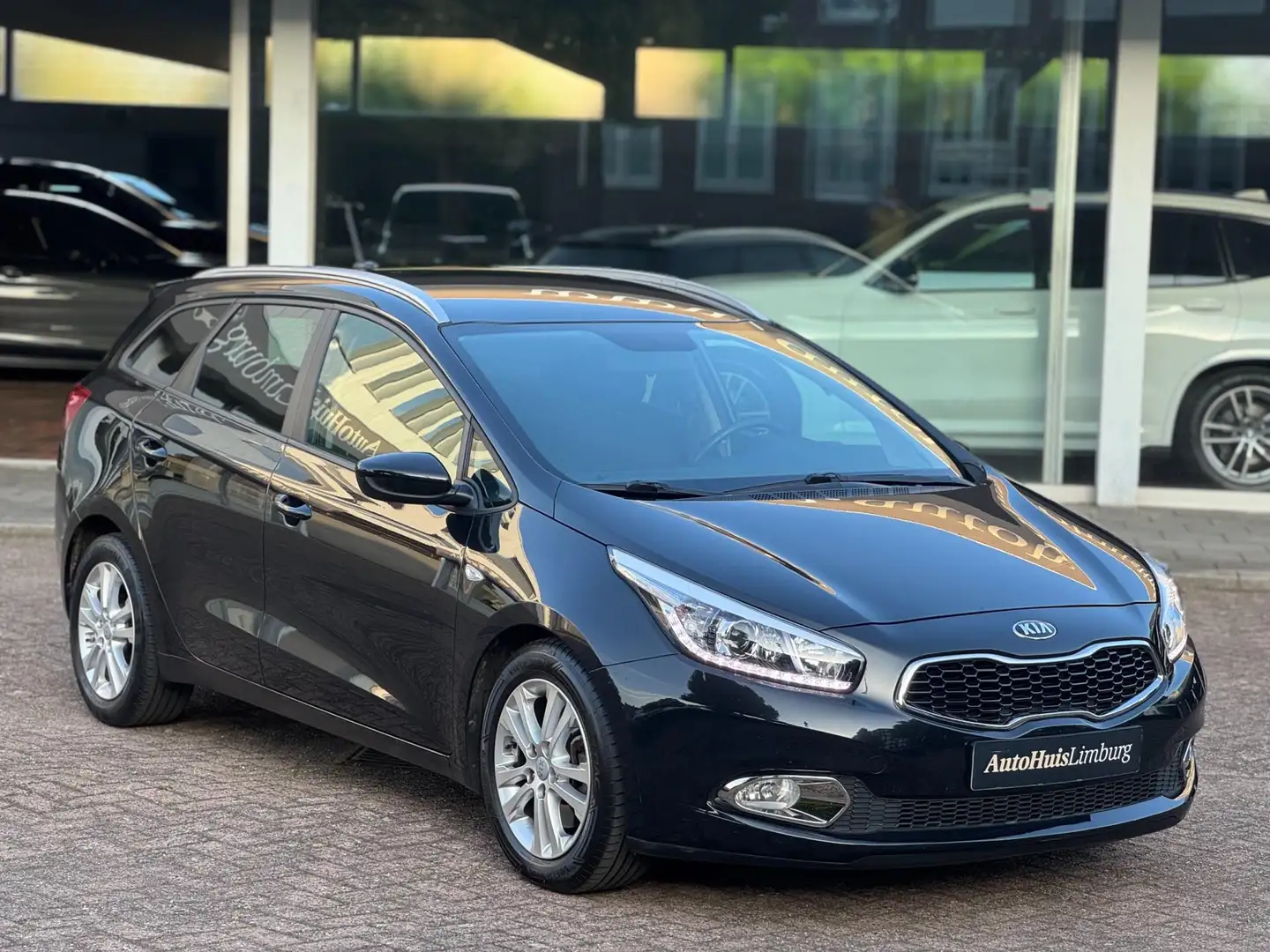 Kia Ceed SW / cee'd SW Sportswagon 1.6 GDI|ComfortLine Navigatie|Camera|V Zwart - 2