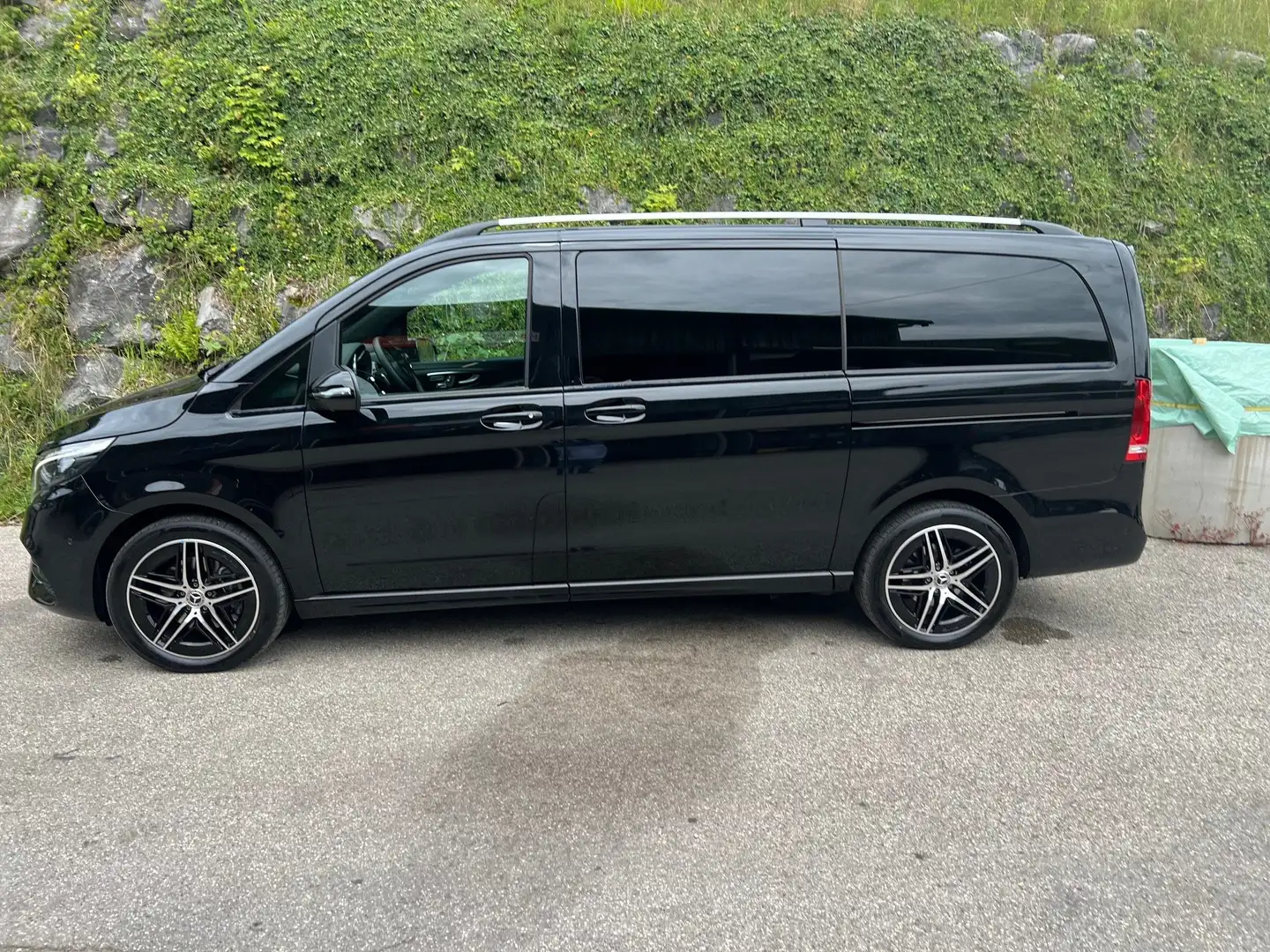 Mercedes-Benz V 300 V-Klasse Diesel d lang 4Matic 9G-TRONIC Avantgarde Black - 1