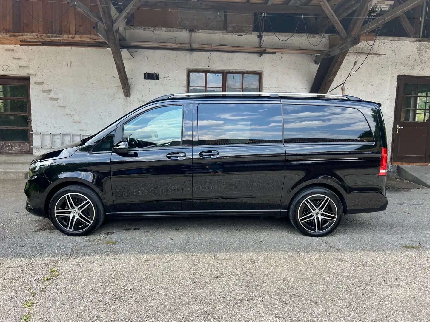 Mercedes-Benz V 300 V-Klasse Diesel d lang 4Matic 9G-TRONIC Avantgarde Negru - 1
