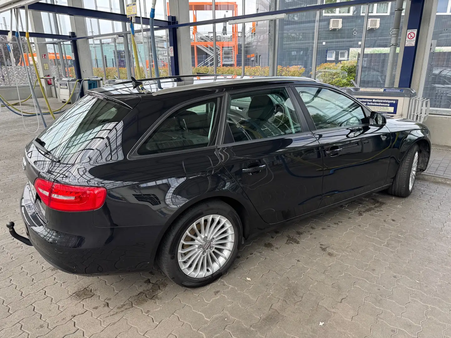 Audi A4 A4 Avant 2.0 TDI Attraction Schwarz - 2