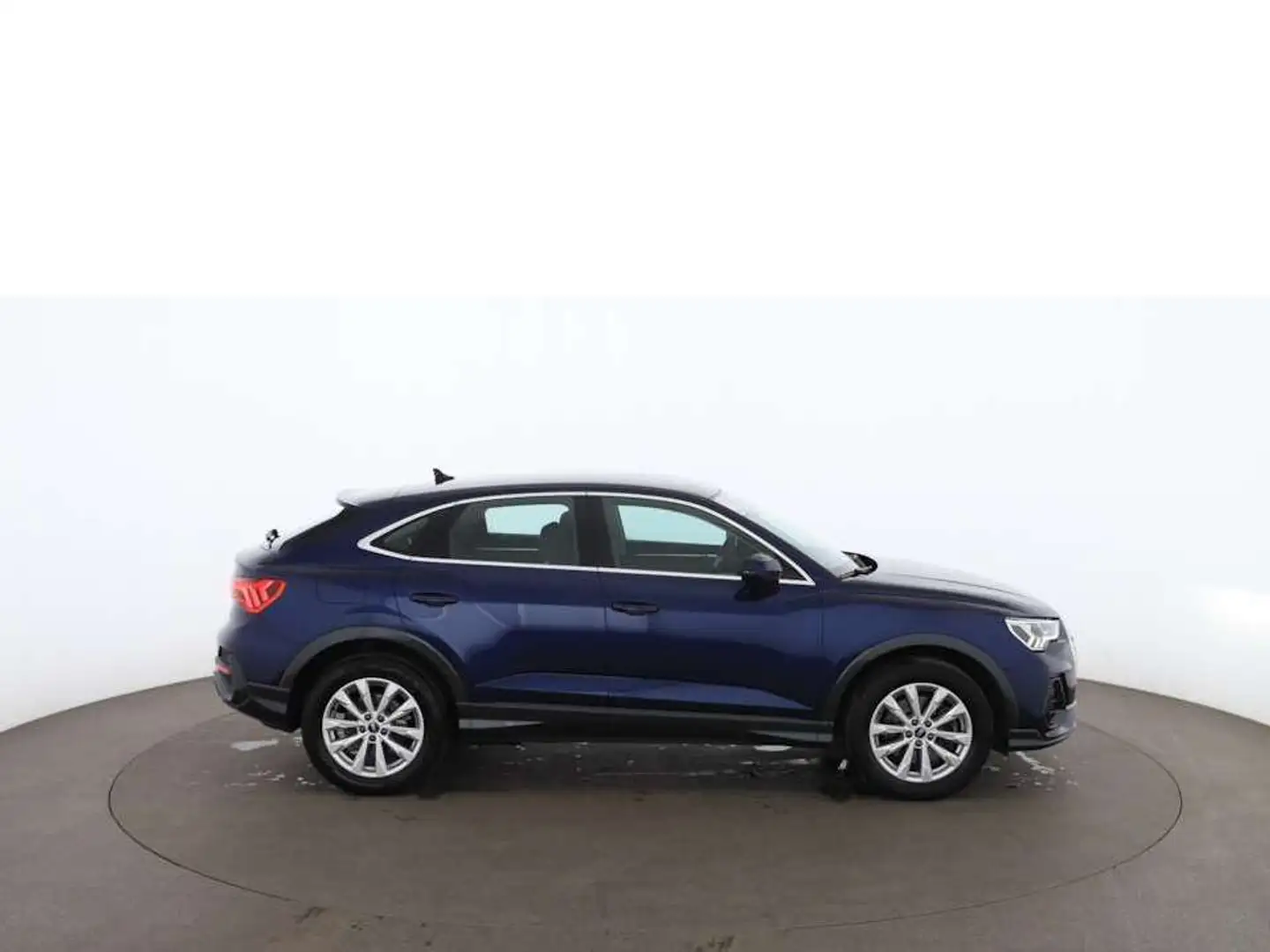 Audi Q3 SB 45 TFSI e Aut LED RADAR NAVI SITZHZG TEMP Bleu - 2