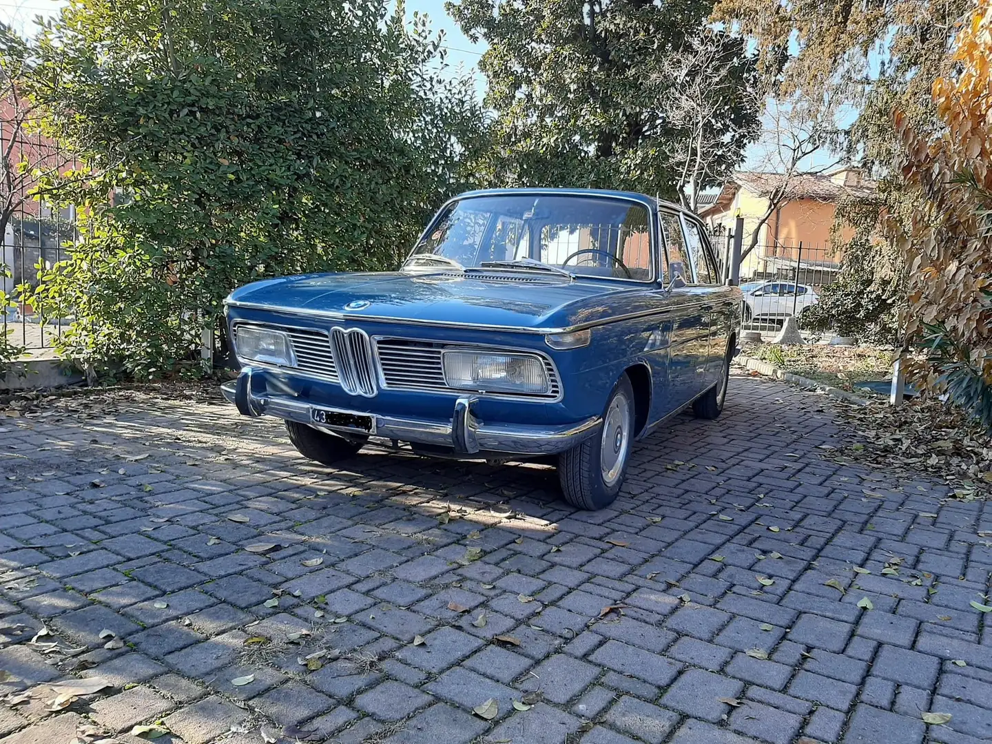 BMW 2000 Azul - 1