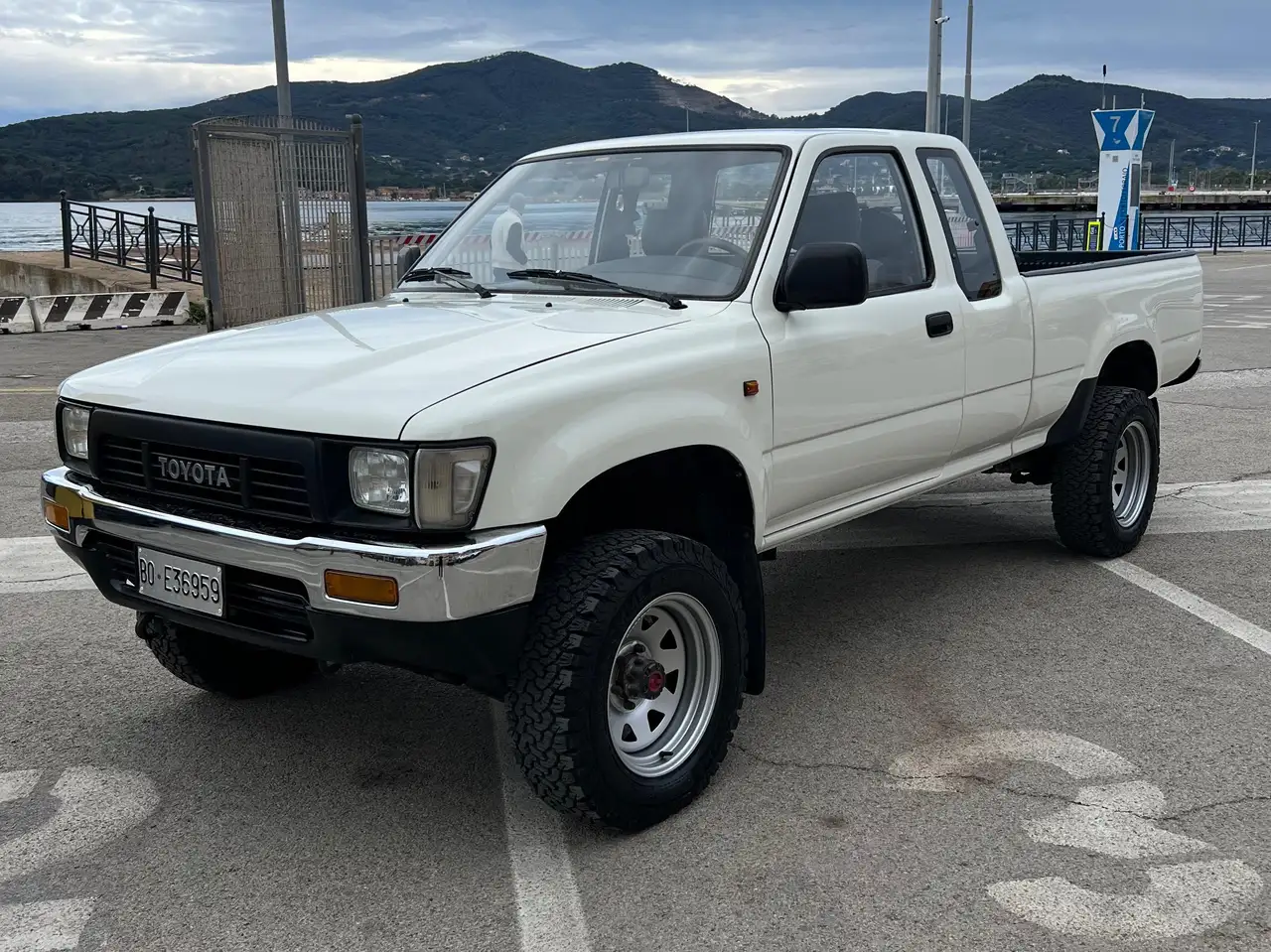 Toyota Hilux LN110L, foto 2