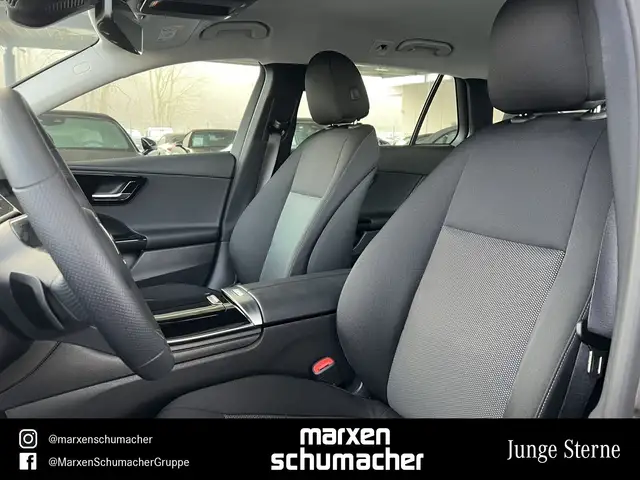 Mercedes-Benz C-Class view 9