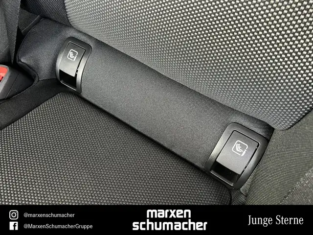 Mercedes-Benz C-Class view 14