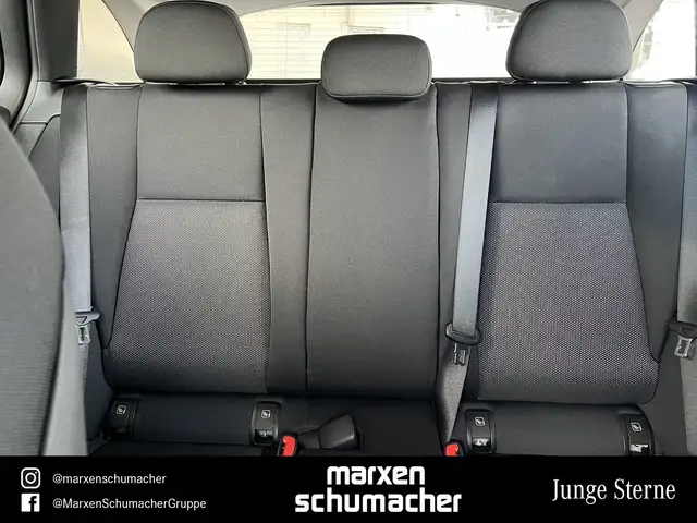 Mercedes-Benz C-Class view 13